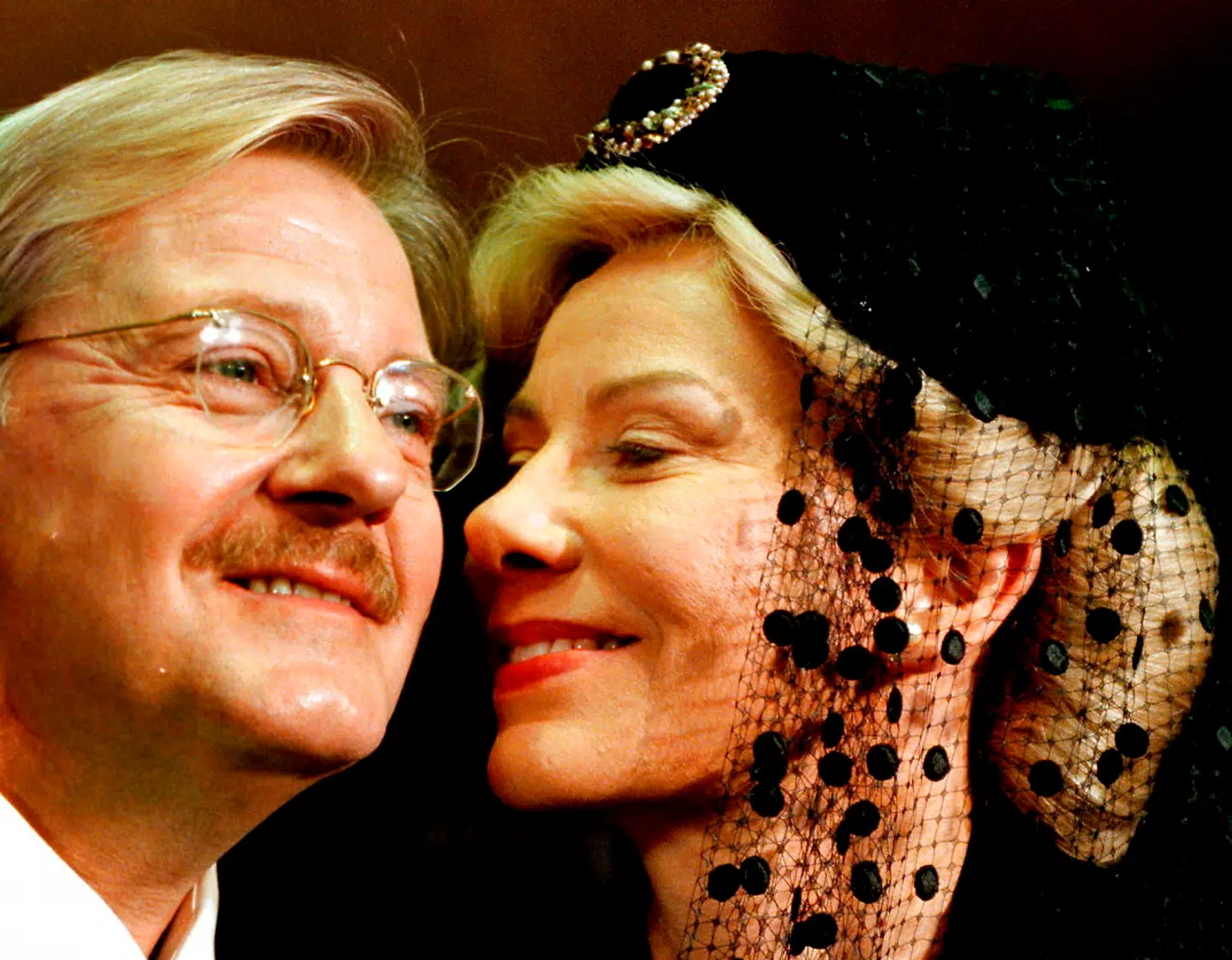 En opgave, Kirsten Olesen ser tilbage på med særlig glæde, er kæmpeudfordringen »Sælsomt mellemspil« i 1999. Rollen udløste en Reumert. Her med Waage Sandø.