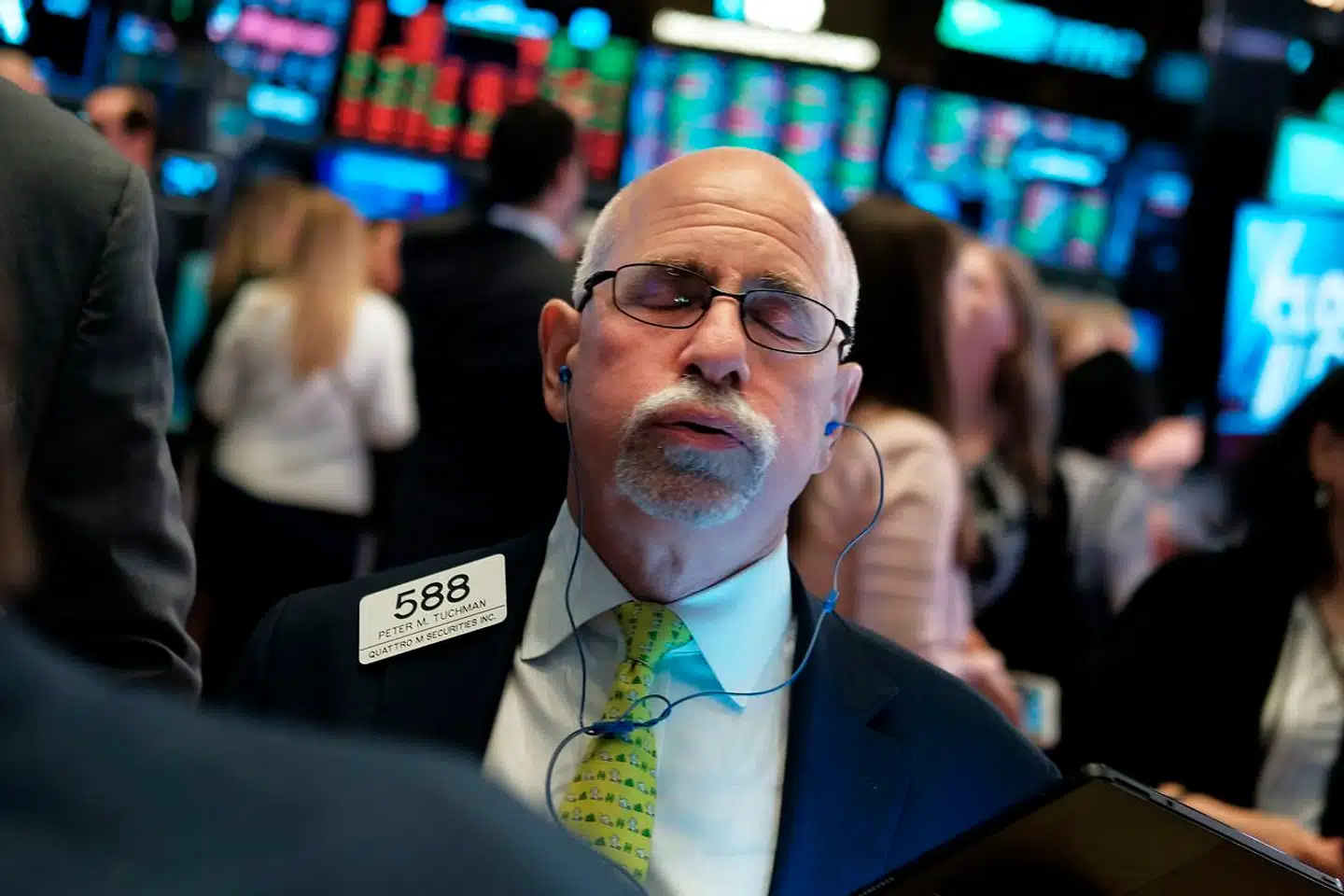 Puha, det var ikke helt, det vi havde håbet på. Billedet viser handelsgulvet på New York Stock Exchange onsdag, da den amerikanske centralbank sænkede renten mindre end håbet. Foto: Spencer Platt/Getty Images/AFP/Ritzau Scanpix