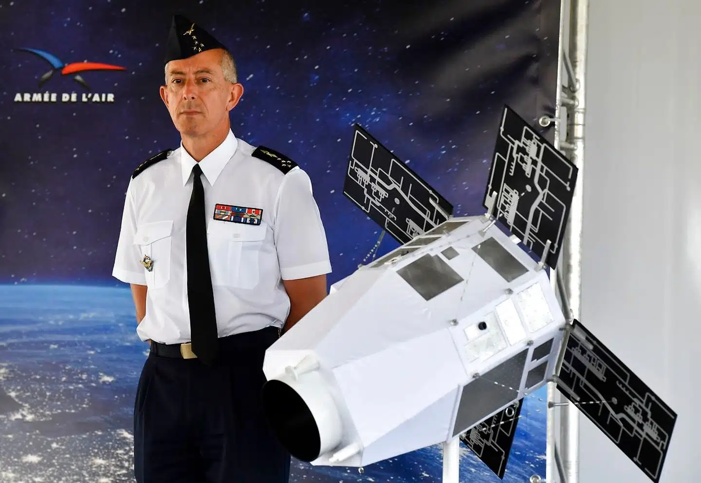 Philippe Lavigne, general i det franske flyvevåben, præsenterede den nye franske militære strategi for rummet.