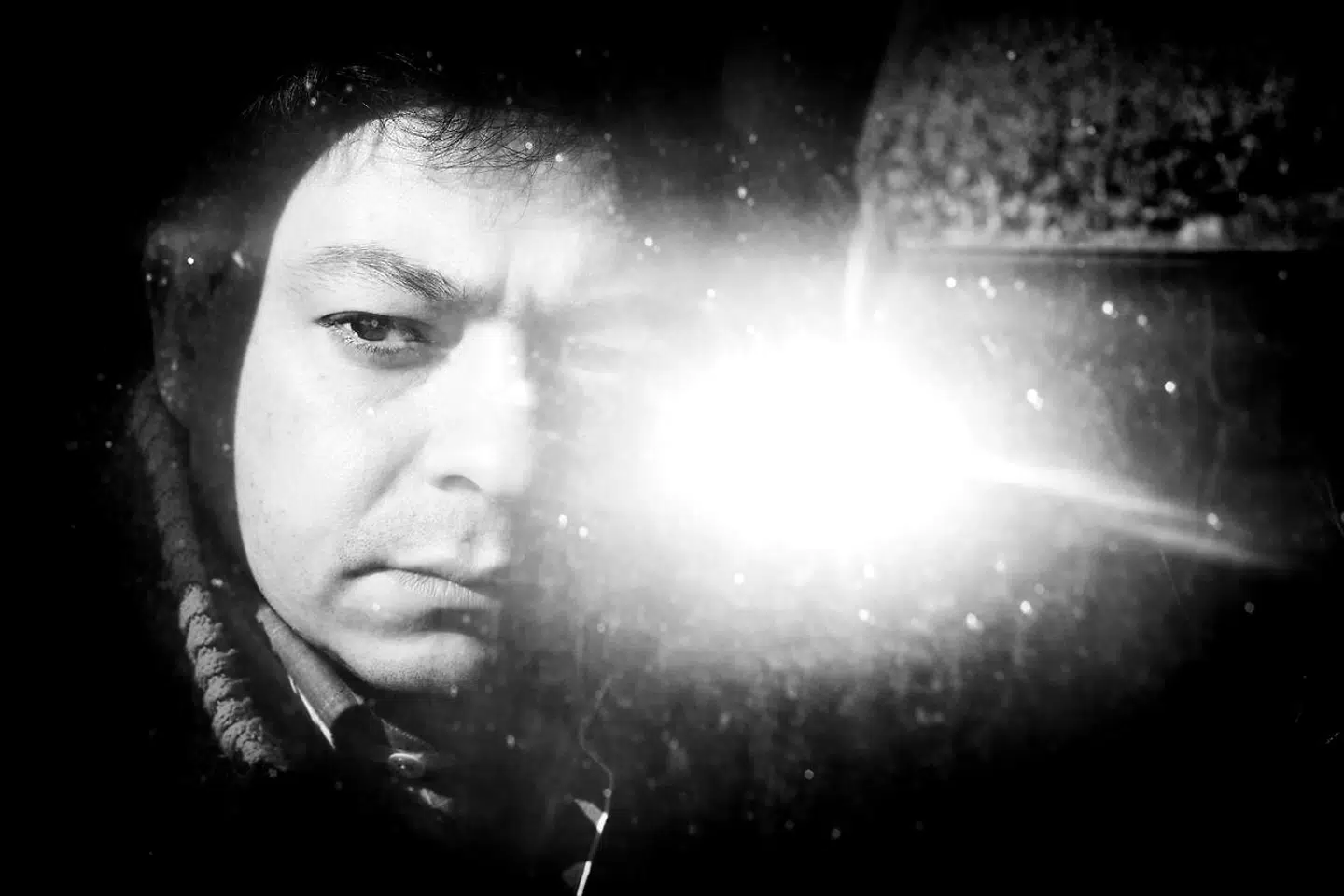 Ahmed Akkari troede, at han gjorde sit bedste for menneskeheden, da han bevægede sig dybt ind i politisk islam. Da han vendte om, svigtede han igen dem, der havde så store forhåbninger til ham.