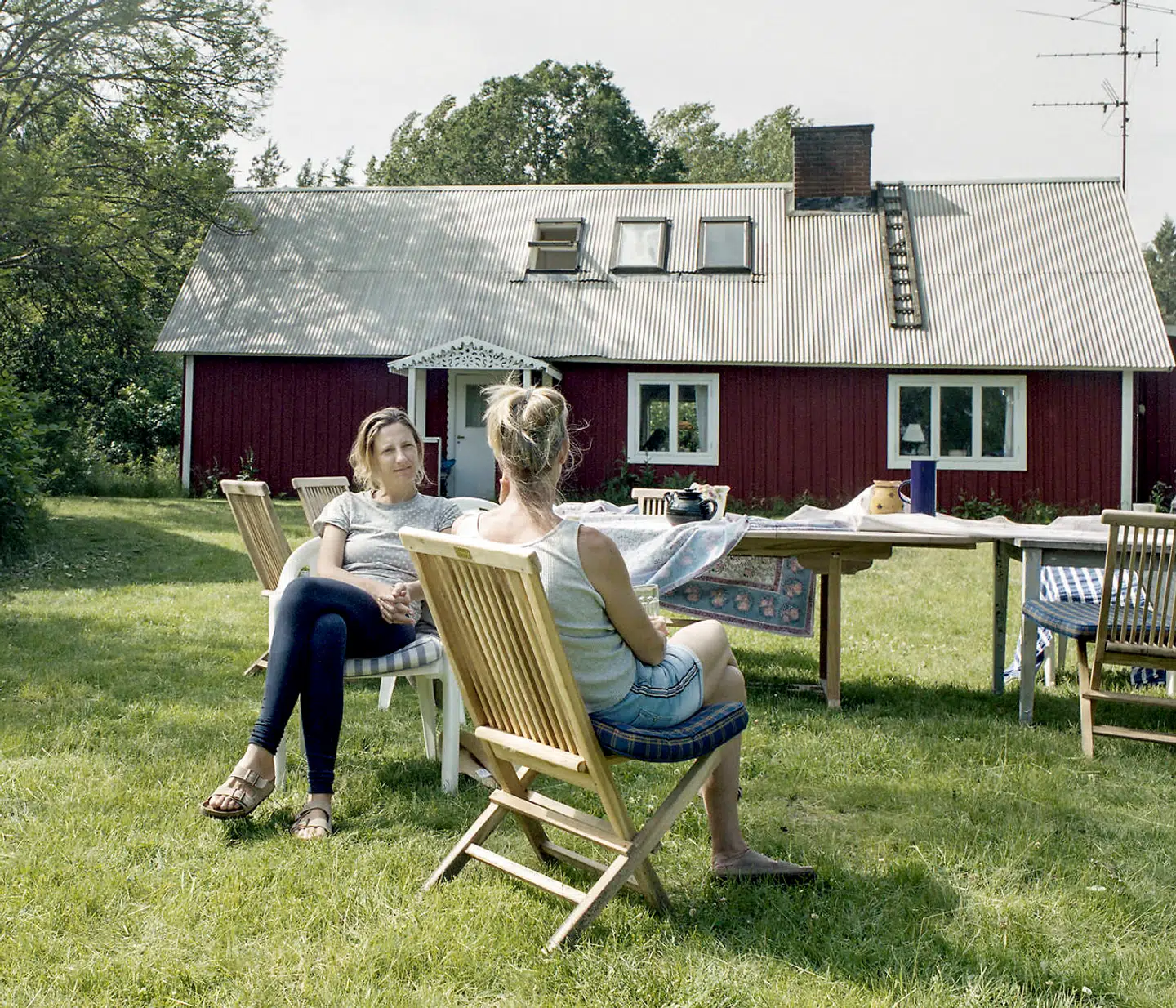 Louise Bruuns tre-dages retreat betår af gåture, yogatimer og antiinflammatorisk mad, og så bliver deltagerne sendt i seng kl. 21.