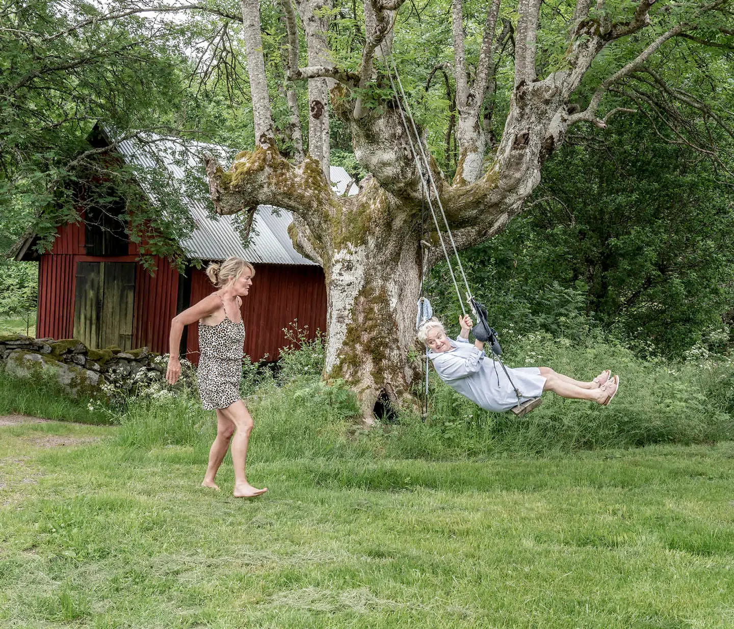 Søstrene Bettina Rønning (51) og Marianna Simonsen (58) er taget afsted på retreatet for at tilbringe tid sammen og nyde naturen.