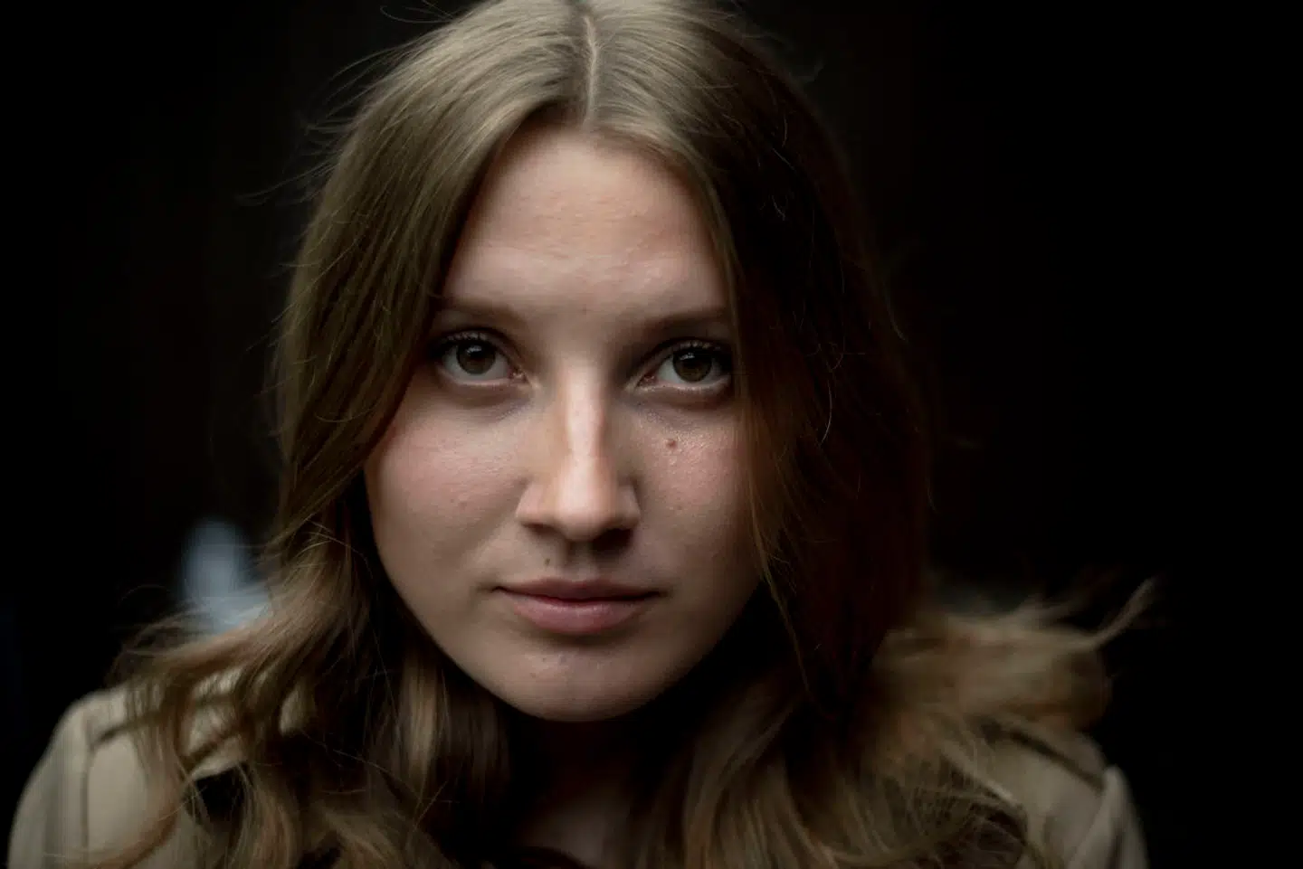 Leah Louise Larsen har ofte skjult over for sine forældre, hvor hårdt hun har haft det undervejs i deres sygdomsforløb. Hun er en af mange unge, der skjuler deres mistrivsel. Her fortæller hun, hvordan hendes fars og mors kræftforløb har tæret på hendes hverdag.