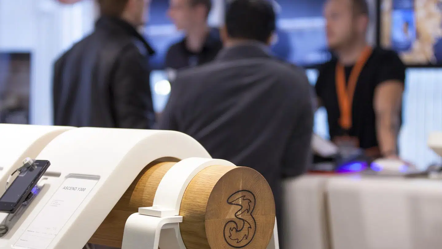 »3« har gennem flere år haft en magnetisk tiltrækningskraft på de danske mobilkunder, som i stort tal er skiftet til Danmarks endnu fjerdestørste mobilselskab for bl.a. at kunne bruge telefonen i udlandet uden de forhadte roamingafgifter. Arkivfoto: »3«