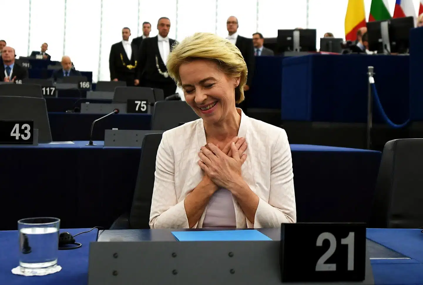 Ursula von der Leyen efter astemningen, der godkender hende som formand for EU-Kommissionen. EPA/PATRICK SEEGER