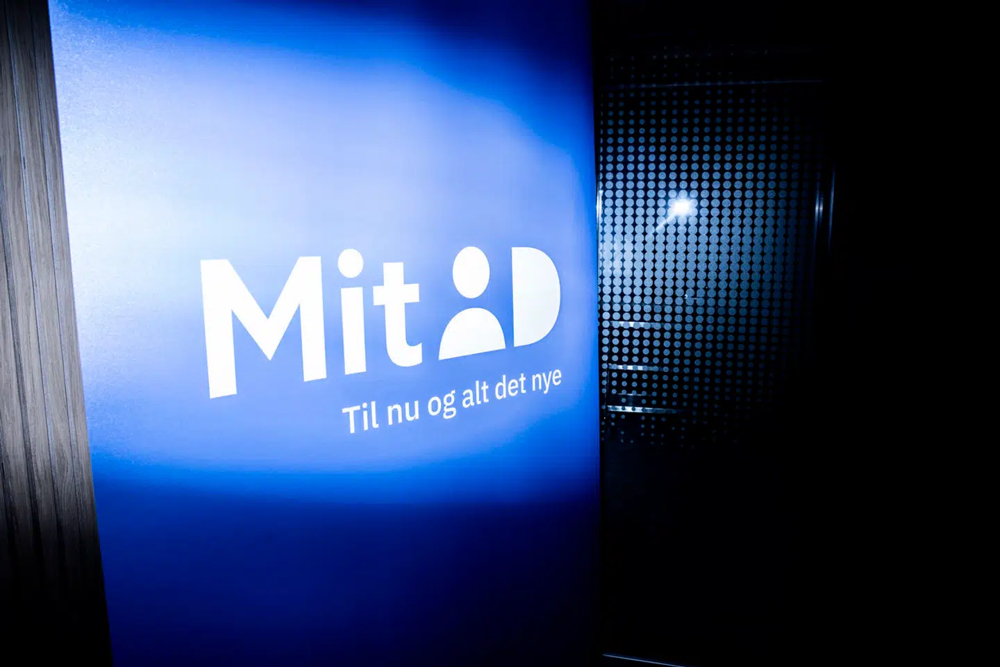 Der er noget principielt forkert i, at dansk infrastruktur er privatejet og kan sælges til udlændinge, der så kan presse vores samfund, skriver Torben Holm Sørensen i forbindelse med, at MitID er blevet solgt til et fransk selskab.