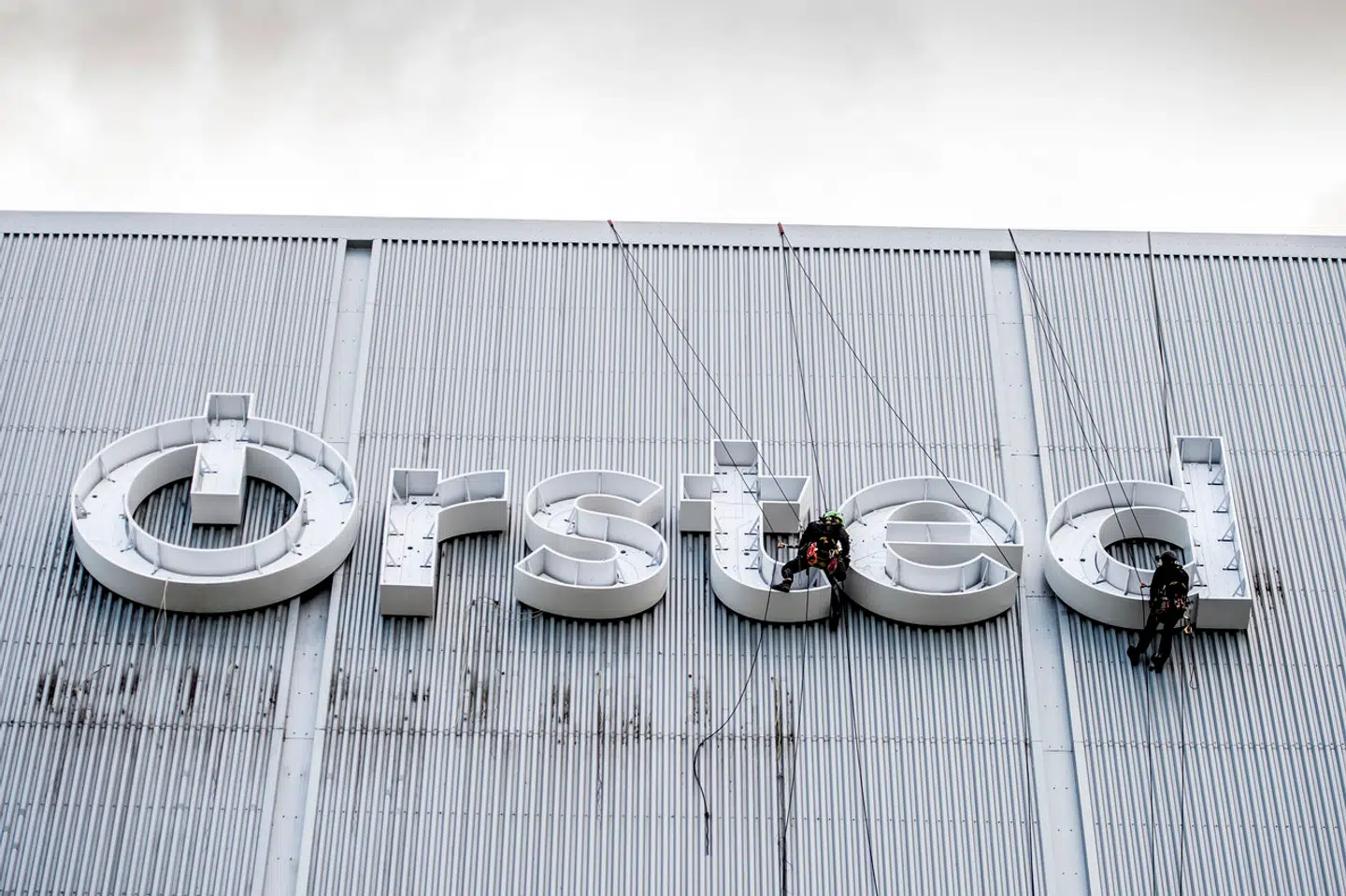 Energiselskabet Ørsted er i modvind i øjeblikket. Nu er selskabet også ramt af en bestikkelsessag. Arkivfoto.