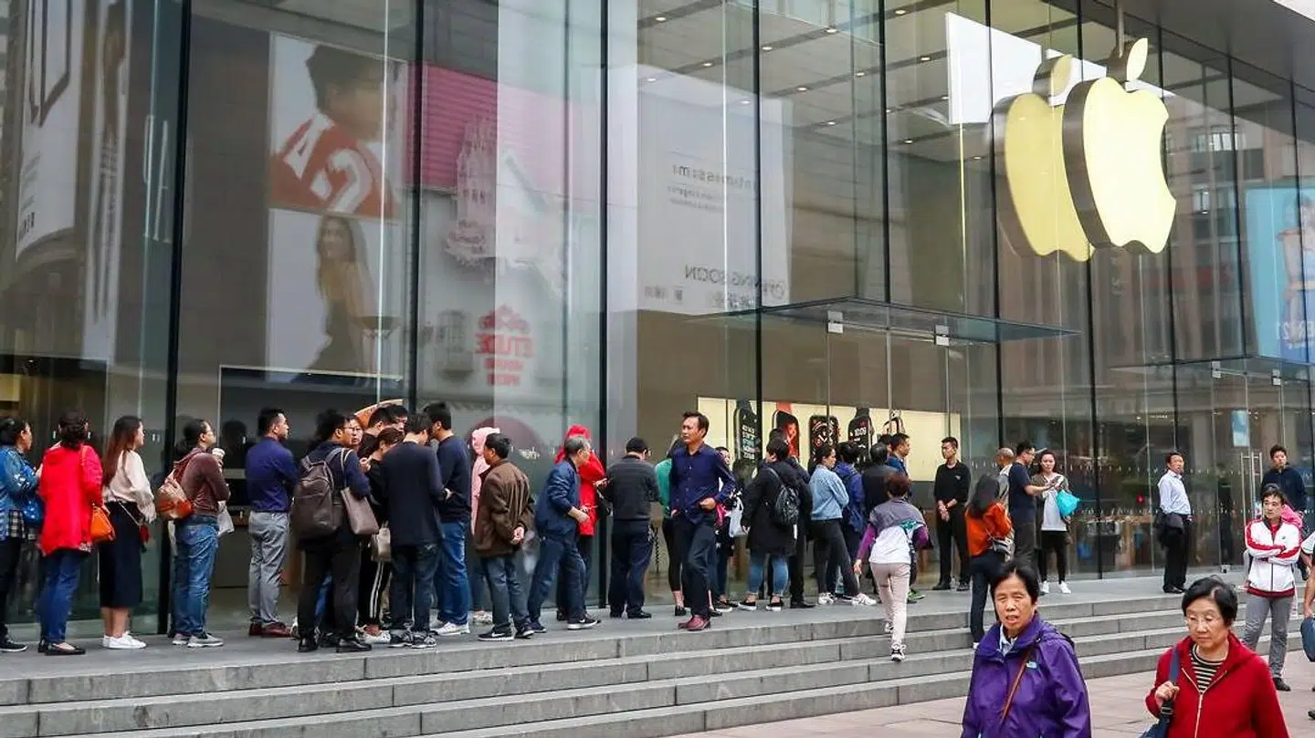 Køerne til nye iPhone-telefoner er ikke længere, som de har været tidligere, og nu lukker Apple for offentliggørelsen af sine styksalgstal. Arkivfoto: AFP/Scanpix