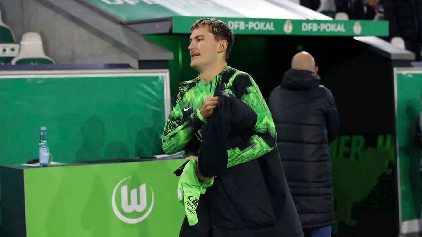 Wind fortalte, at han først var startet på 'Movember' i november, men billedet fra 31. oktober afslører en lille tyvstart.