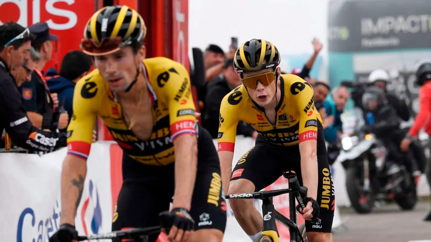 Jonas Vingegaard (th.) og Primoz Roglic var uenige om, hvorvidt de skulle køre for holdkammeraten Sepp Kuss under Vuelta a Espana.