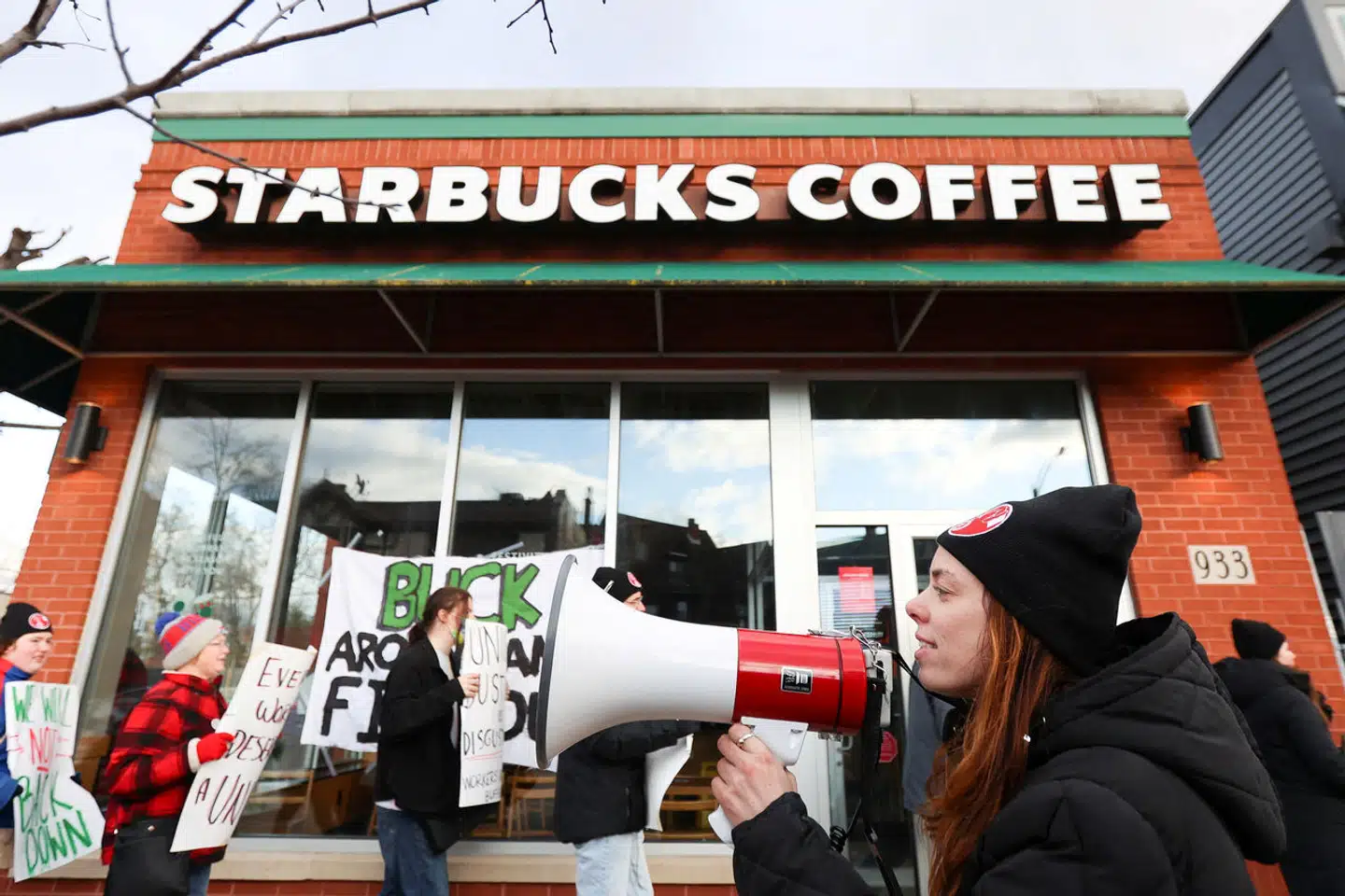Sidste år gik nogle af Starbucks' ansatte i endagsstrejke, her i Buffalo i New York. I år bliver det en langt mere omfattende aktion.