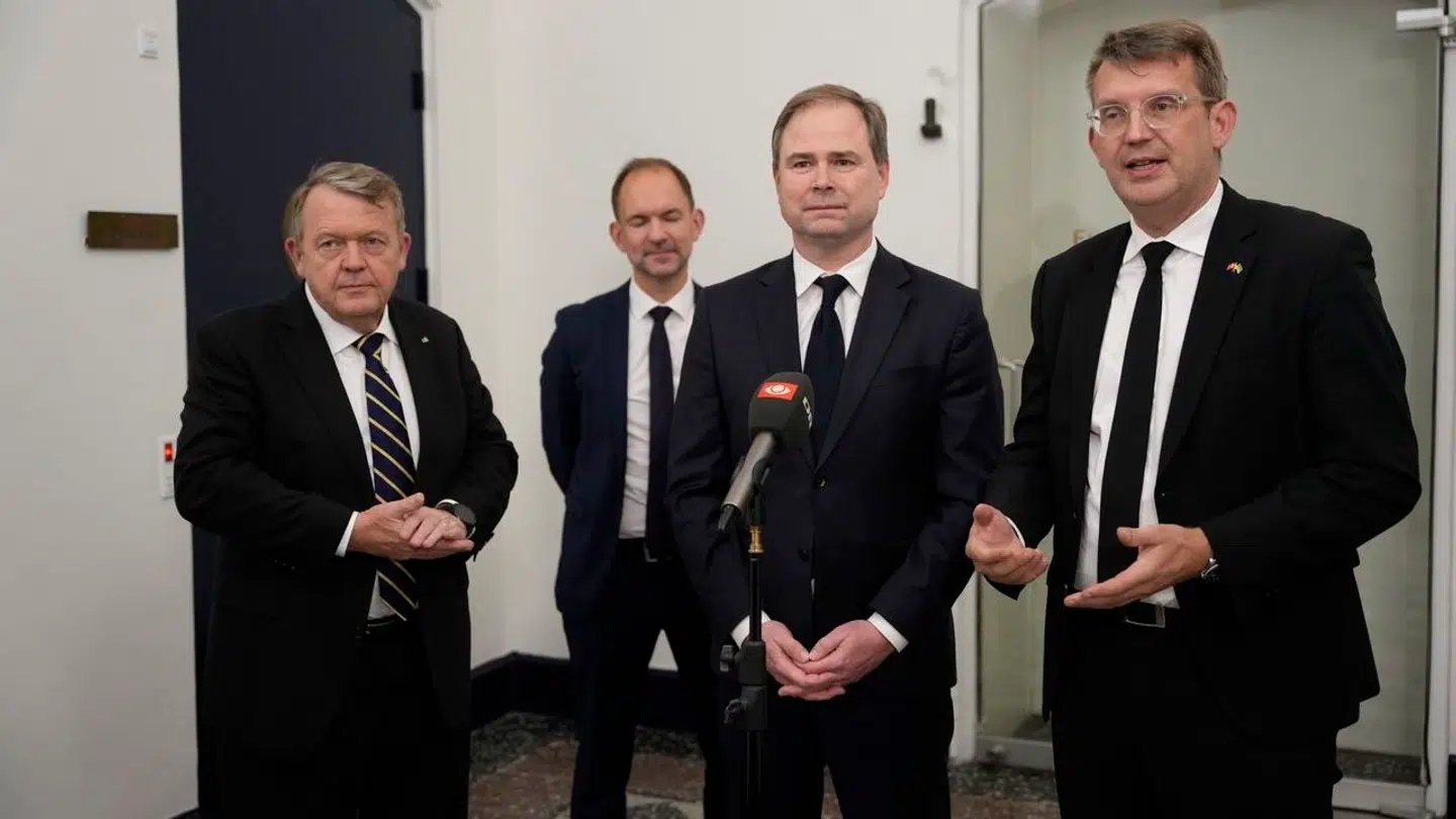 Finansminister Nicolai Wammen, vicestatsminister, økonomiminister og forsvarsminister Troels Lund Poulsen, udenrigsminister Lars Løkke Rasmussen og skatteminister Jeppe Bruus på doorstep forud for sættemøder om personskattereformen i Finansministeriet i København, tirsdag den 14. november 2023.