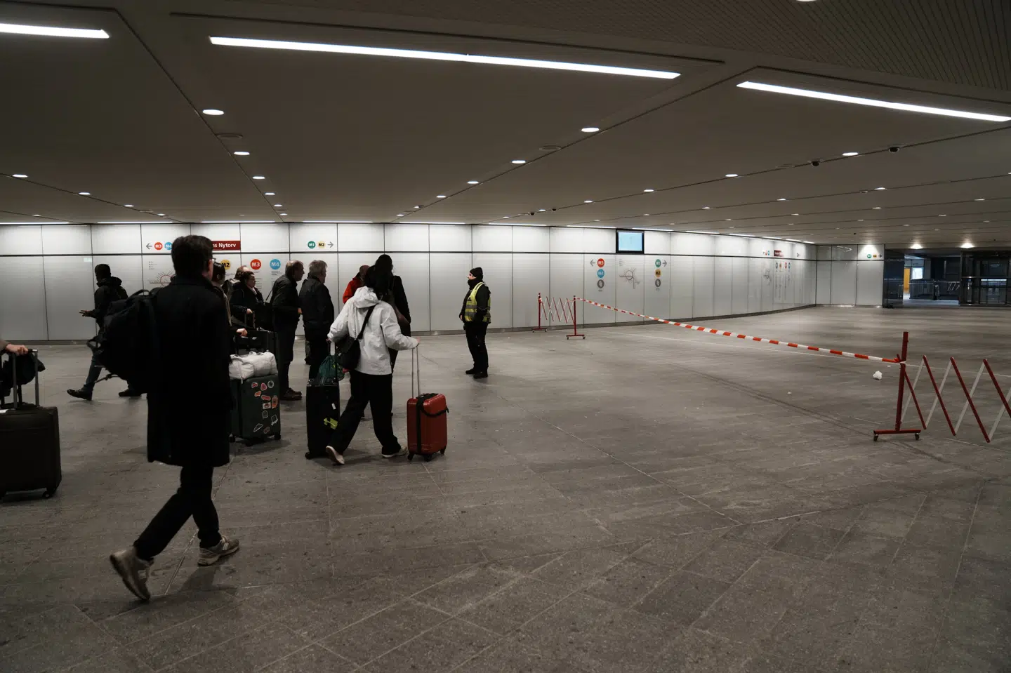 Metrostationen på Kongens Nytorv i København er spærret af torsdag, fordi der er strømmet vand ind i metrotunnelerne.
