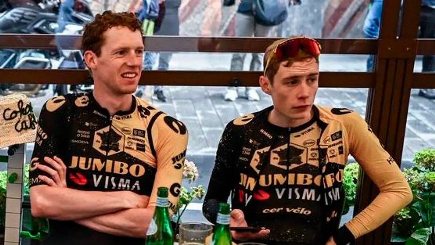 Nathan Van Hooydonck (tv.) og Jonas Vingegaard har kørt et væld af cykelløb sammen. Blandt andet har belgieren været en del af Jumbo-Visma-holdet begge gange, Jonas Vingegaard har vundet Tour de France.