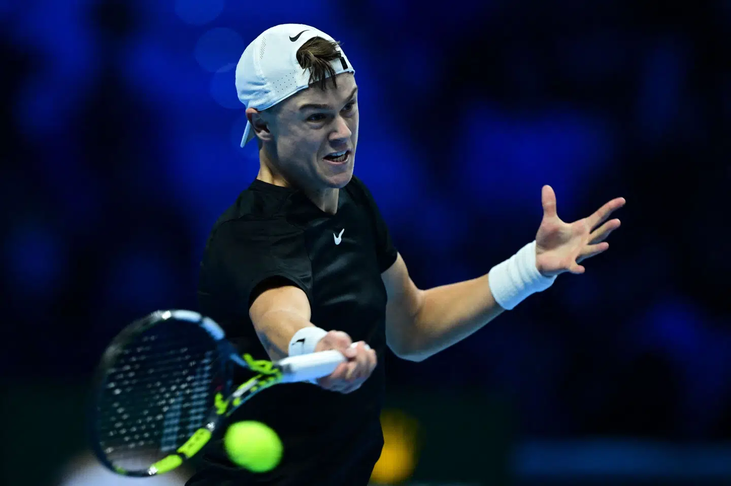 Holger Rune sled med sit spil i starten, men formåede at kæmpe sig tilbage og levere end spændende dyst mod Jannik Sinner.