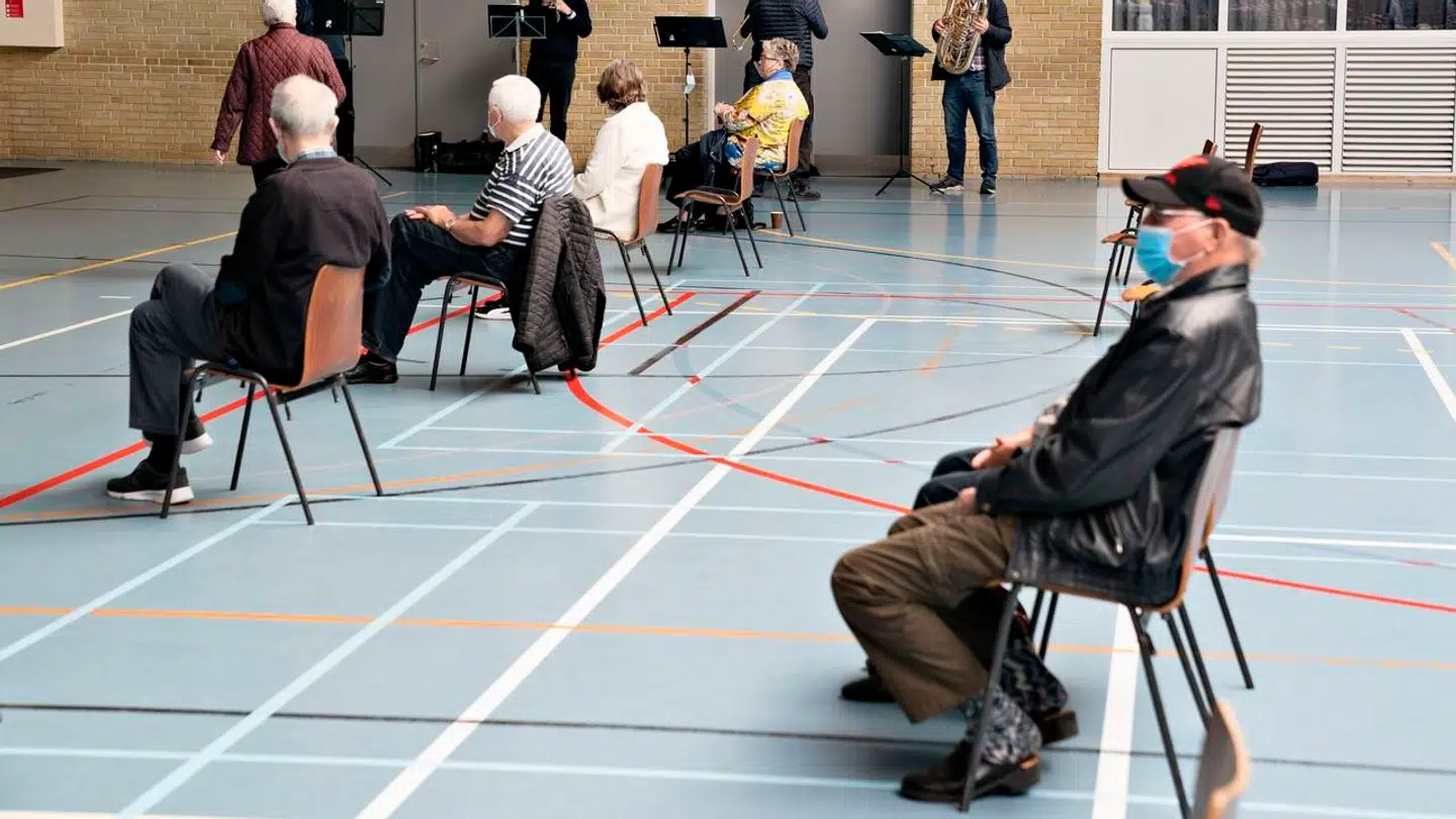 Arkivfoto 2021. Vaccination med ledsagelse af musik fra Aalborg Symfoniorkester er i gang i Brønderslevhallen.