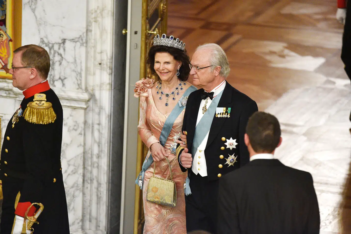 Den svenske dronning Silvias nevø har været i politiets søgelys, men de har ikke haft held med at finde ham. Nu står han selv frem i et interview med svensk medie.