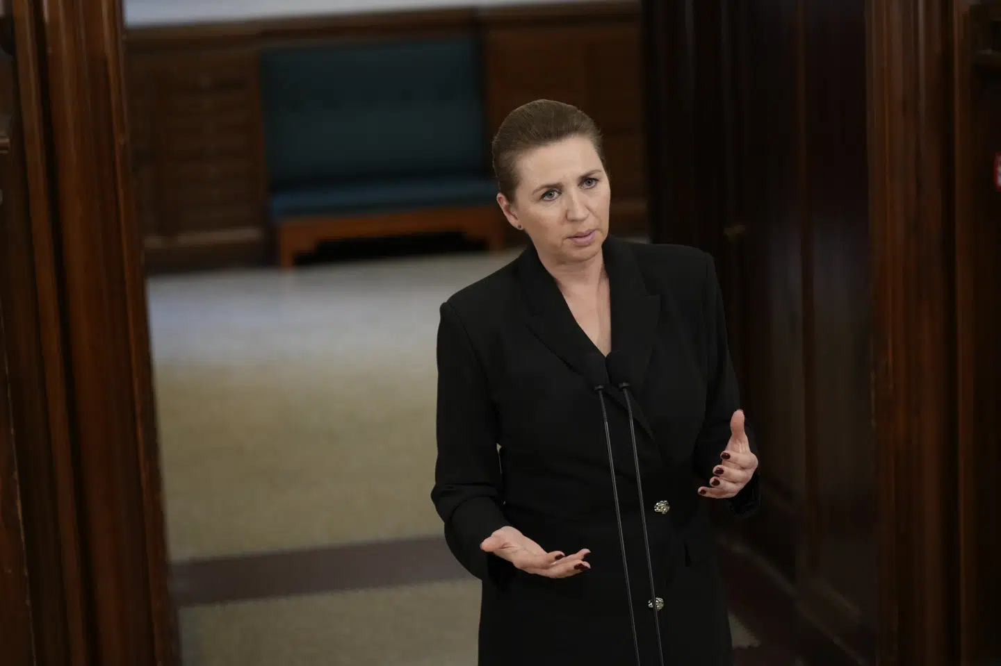 Statsminister Mette Frederiksen (S) deltager i klimatopmødet COP28 i De Forenede Arabiske Emirater om knap to uger, bekræfter hun fredag. Hun tager til FN-mødet med tre målsætninger. De rige skal betale mere, den vedvarende energi skal styrkes og det samme skal energieffektiviseringen.