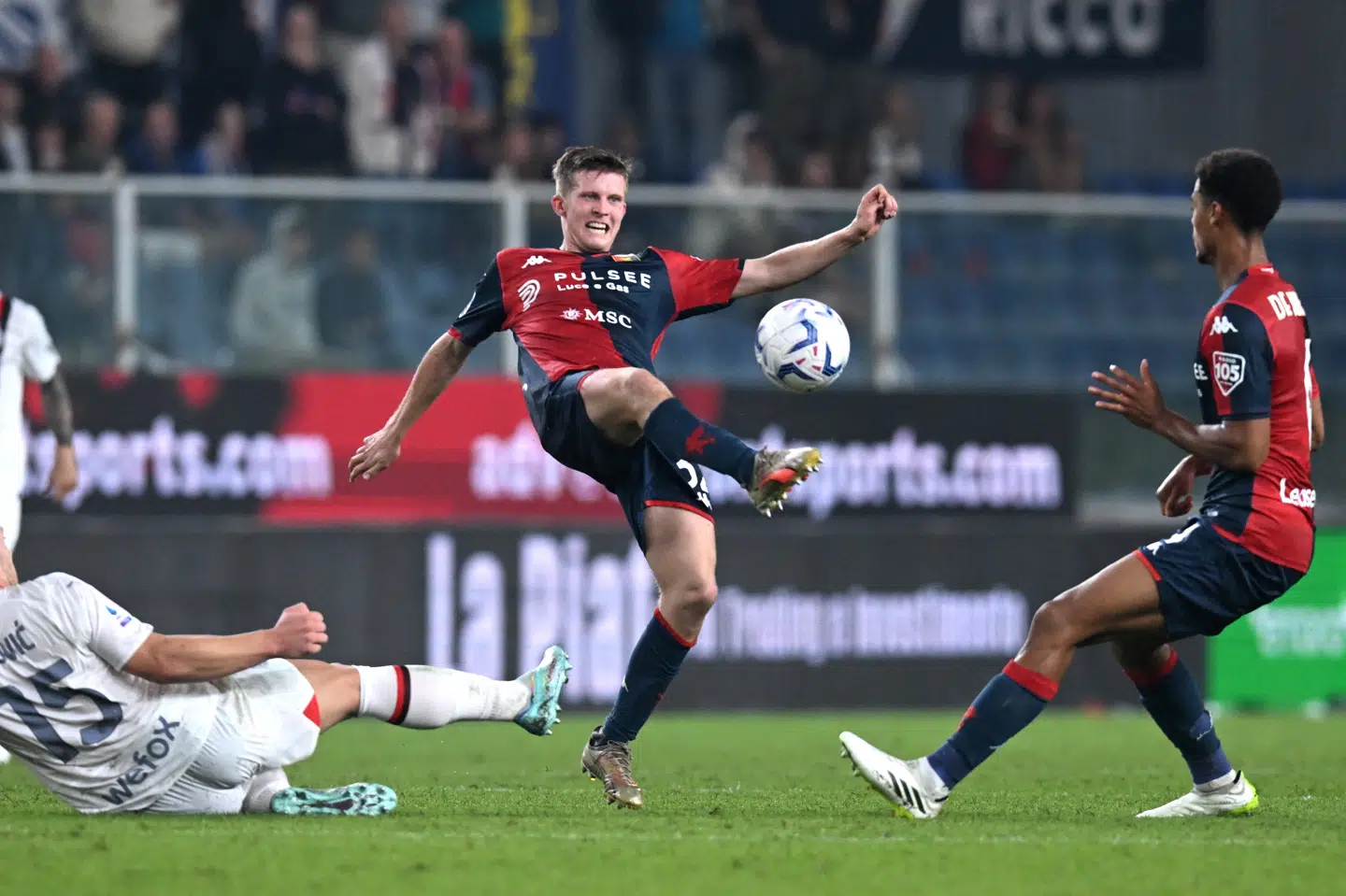 Morten Frendrup er fast mand på midtbanen i Genoa. (Arkivfoto).
