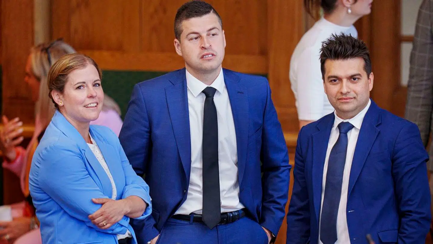 Mike (i midten), du er ugens taber. Tillykke.