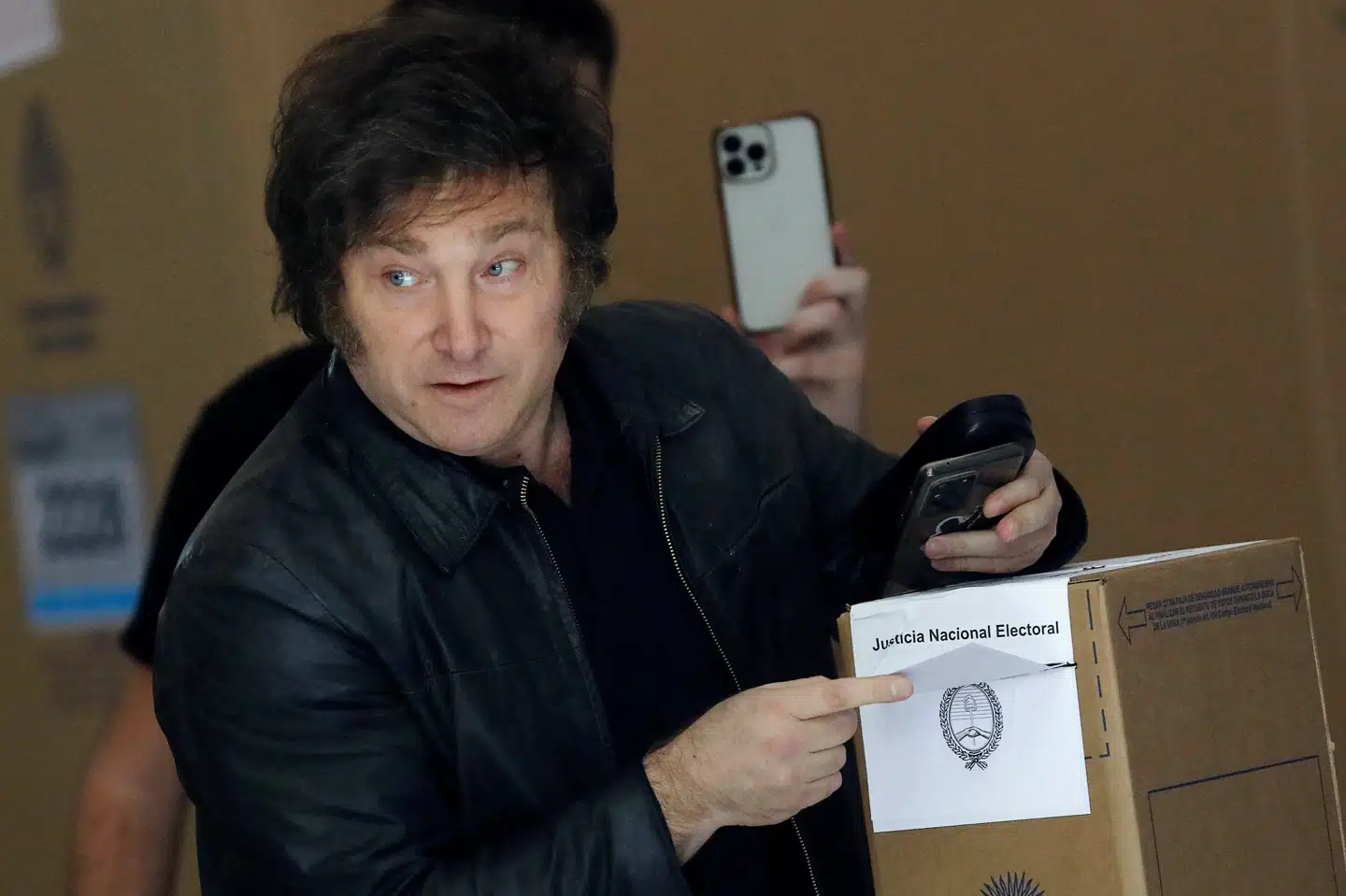 I en overgang bar Javier Milei jævnligt på en motorsav for at illustrere de nedskæringer, han ville forfølge som præsident. (Arkivfoto).