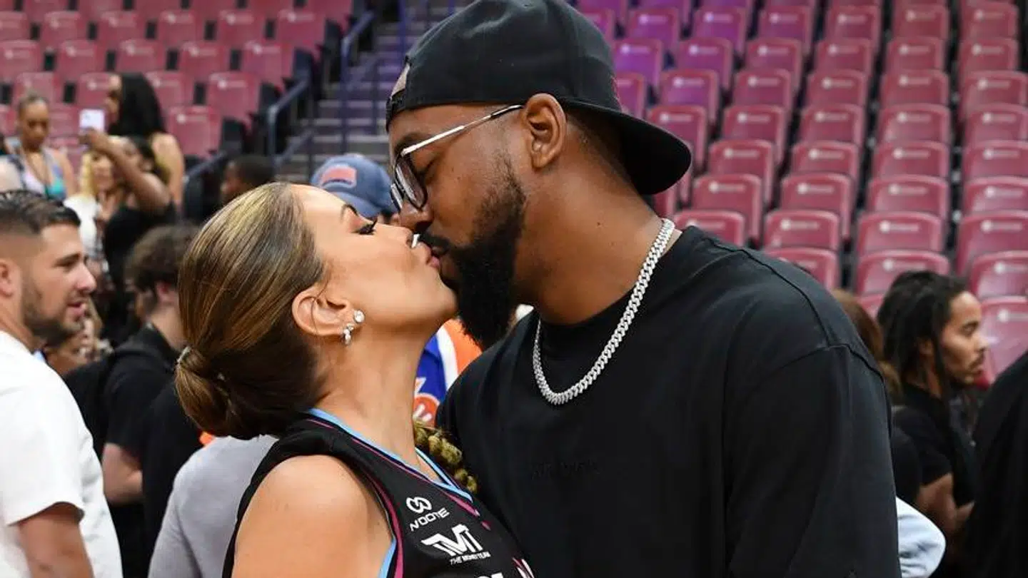 Parret har fået massiv opmærksomhed, efter de stod frem som kærester.