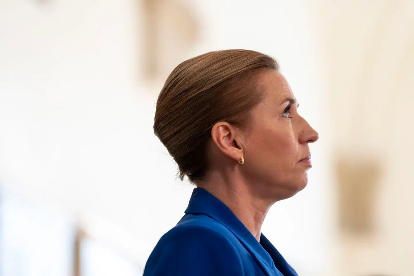Mette Frederiksen fremstod som en Snehvide mellem politiske dværge under coronakrisen, hvor hun var umådeligt populær. Nu er den popularitet blegnet voldsomt, mener Per Stig Møller.