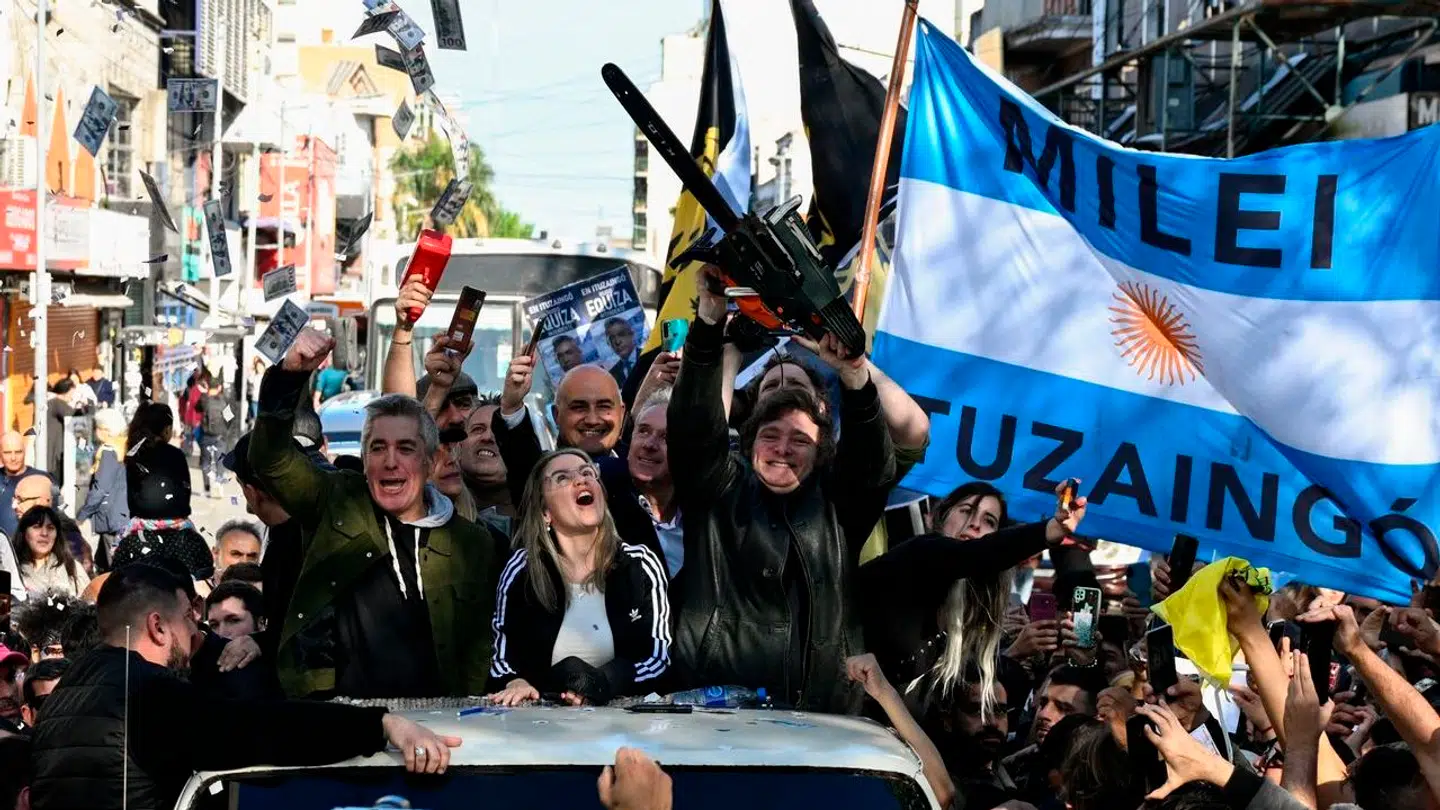 Javier Milei med sin motorsav under valgkampen.
