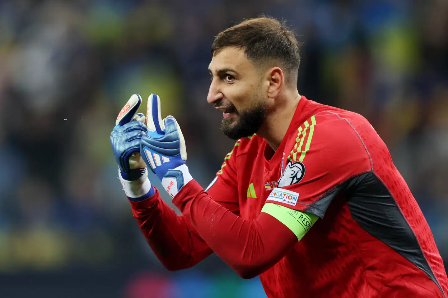 Gianluigi Donnarumma måtte gribe ind ved et par lejligheder i anden halvleg, da Italien banede sig vej til EM med 0-0 mod Ukraine.