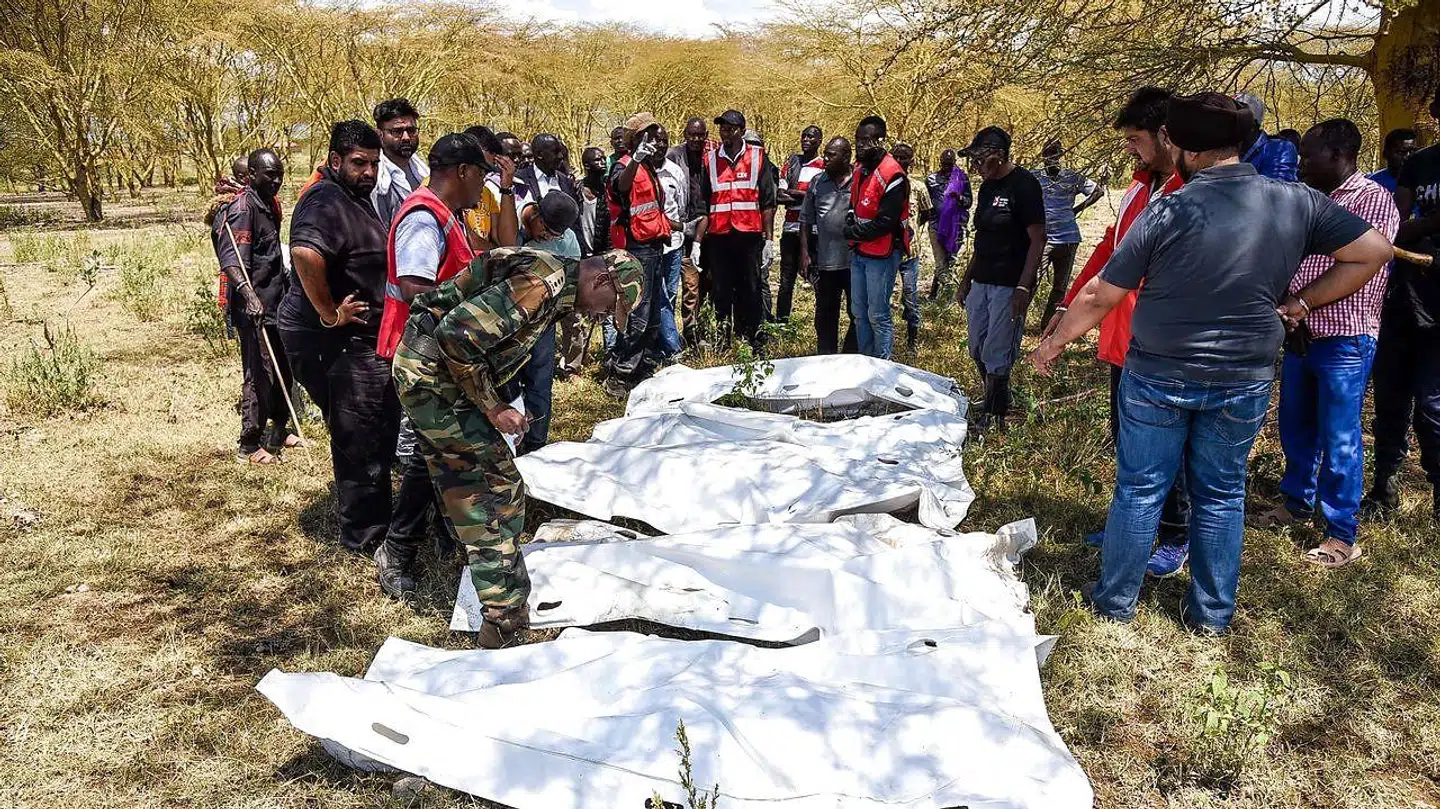 Rescue team carry bodies of 7 tourists retrieved at Suswa area of Nakuru County on September 2, 2019 after they were swept by flash floods the day before inside while hiking a gorge at Hells Gate National Park in Naivasha, Nakuru. (Photo by Suleiman MBATIAH / AFP)