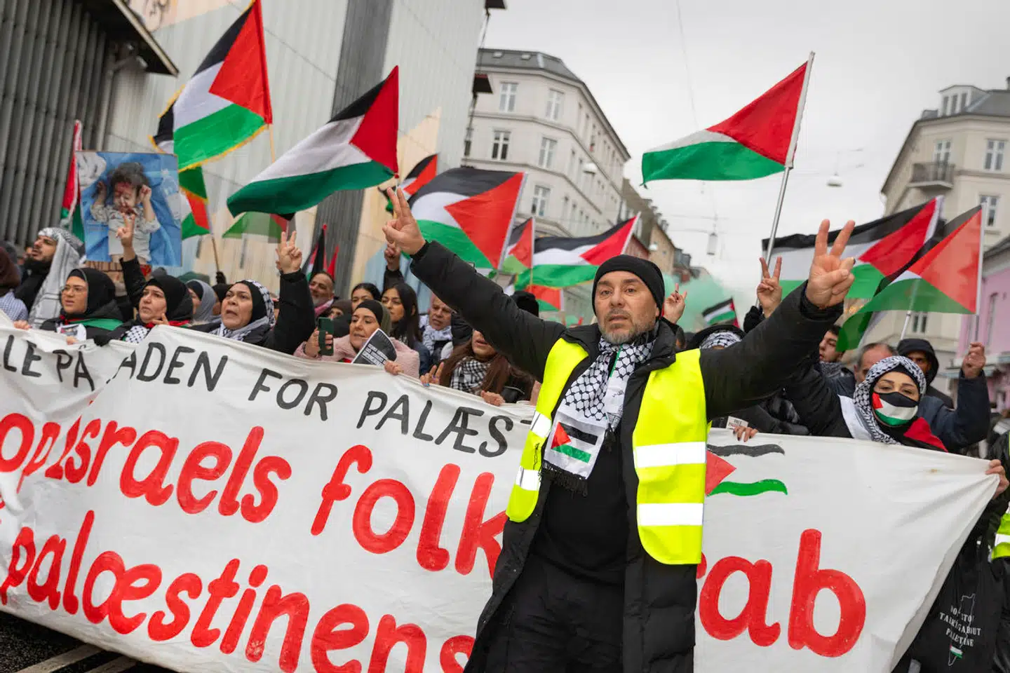 »Hele Danmark på gaden for Palæstina«-demonstrationen fandt sted søndag. Nu kritiserer flere demonstranter, at medierne ikke var gode nok til at dække demonstrationen med flere tusind deltagere. Men passer tallet virkelig?
