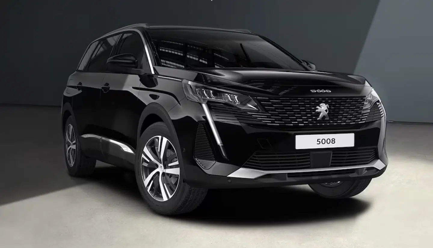 Peugeot har denne 5008 SUV Black på tilbud til Black November. Den er sat ned med 75.000 kroner.