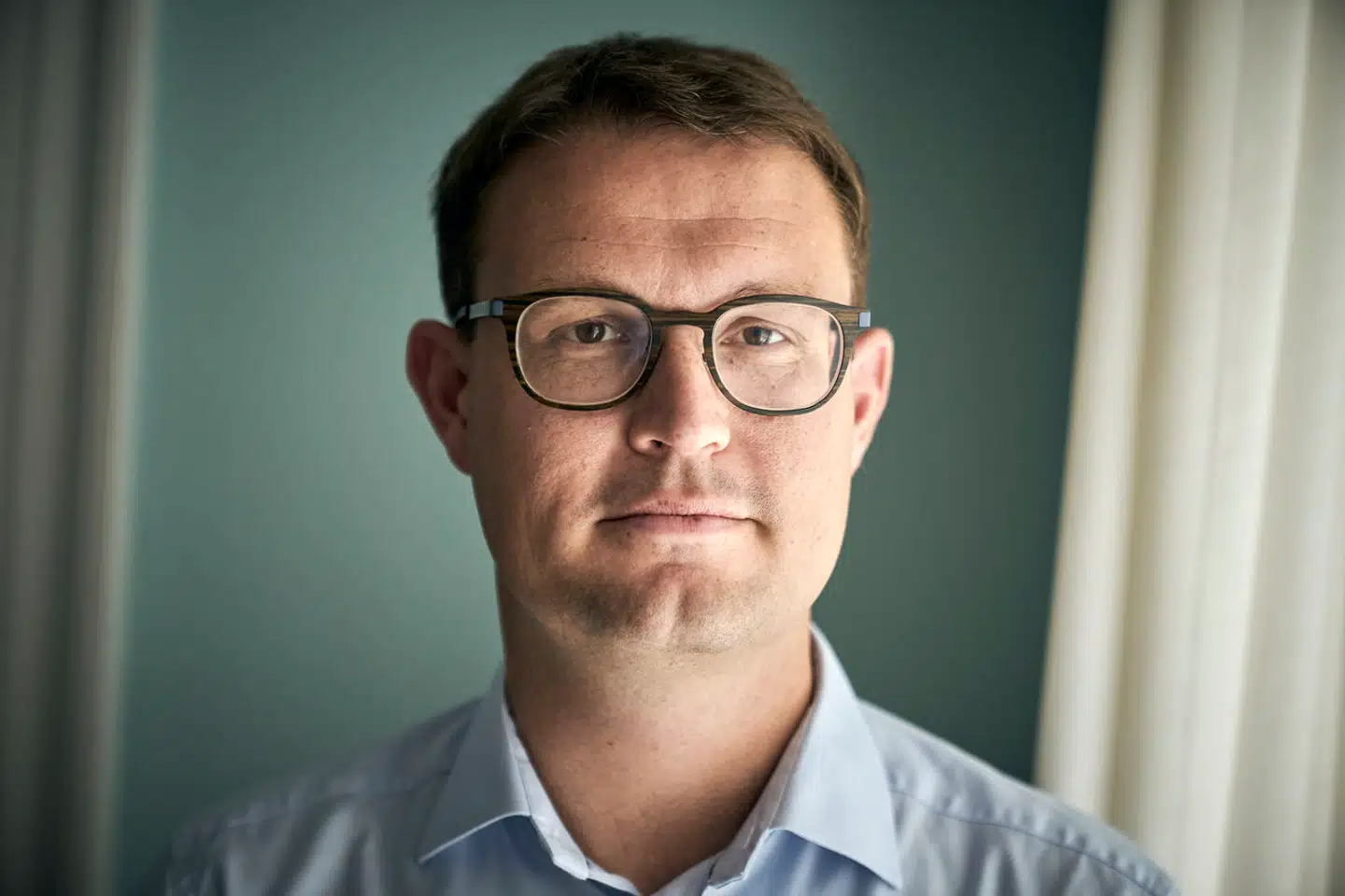 Modsat oppositionen mener Socialdemokratiets politiske ordfører, Christian Rabjerg Madsen, ikke, at der er behov for offentligt lys med fuld styrke på FE-sagen.