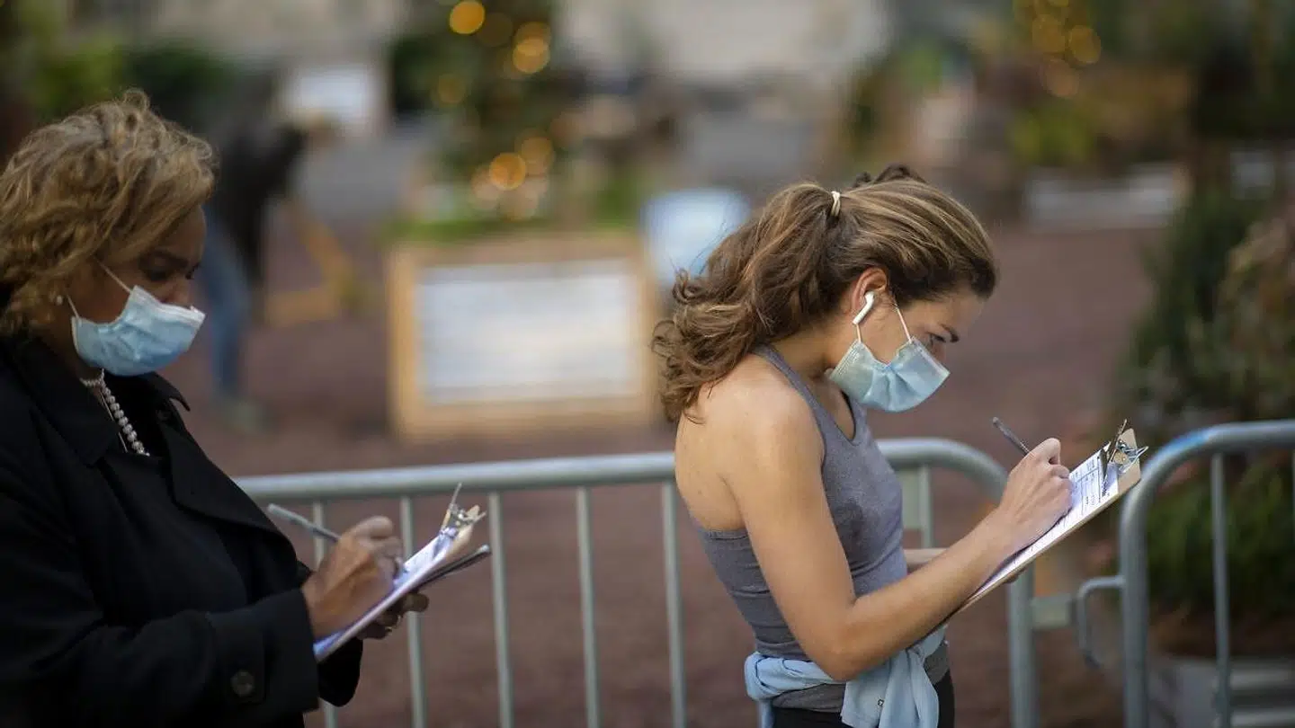 Her er vælgere i Philadelphia i Pennsylvania ved at registrere sig i forbindelse med det amerikanske valg 27. oktober 2020.