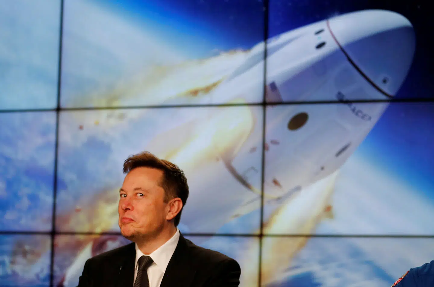 Elon Musk står bag rumfartsselskabet SpaceX, der har sendt to NASA-astronauter i rummet.