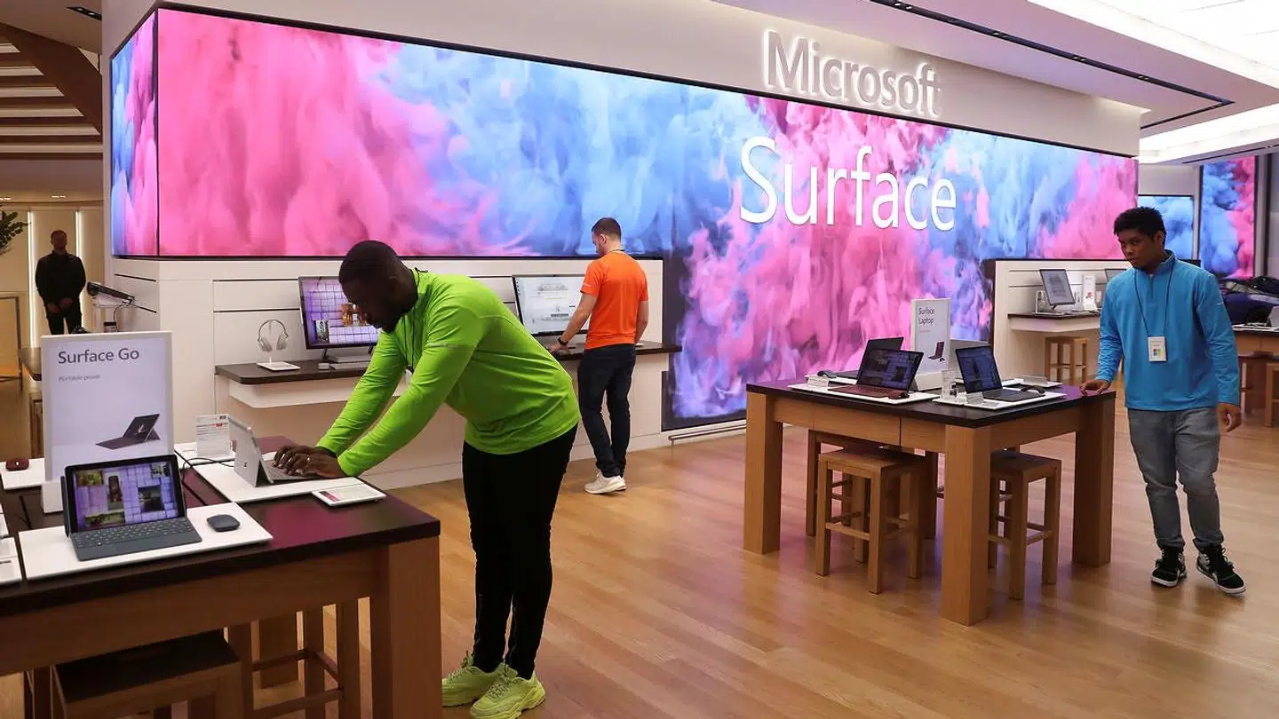 Microsoft og Google er jo ikke leverandører af cybersikkerhed som sådan, men de har alligevel et naturligt fokus på, at it- sikkerheden udgør et vigtigt og integreret fundament under deres forretning, påpeger investeringsdirektøren Henrik Franck.