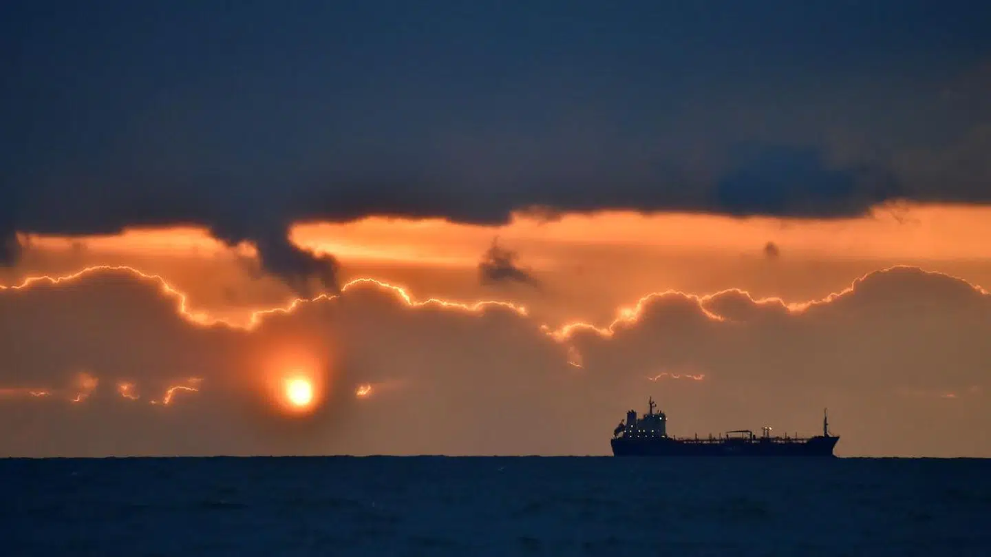 Trods den seneste tids velbegrundede optimisme venter der store udfordringer for olieproducenterne.