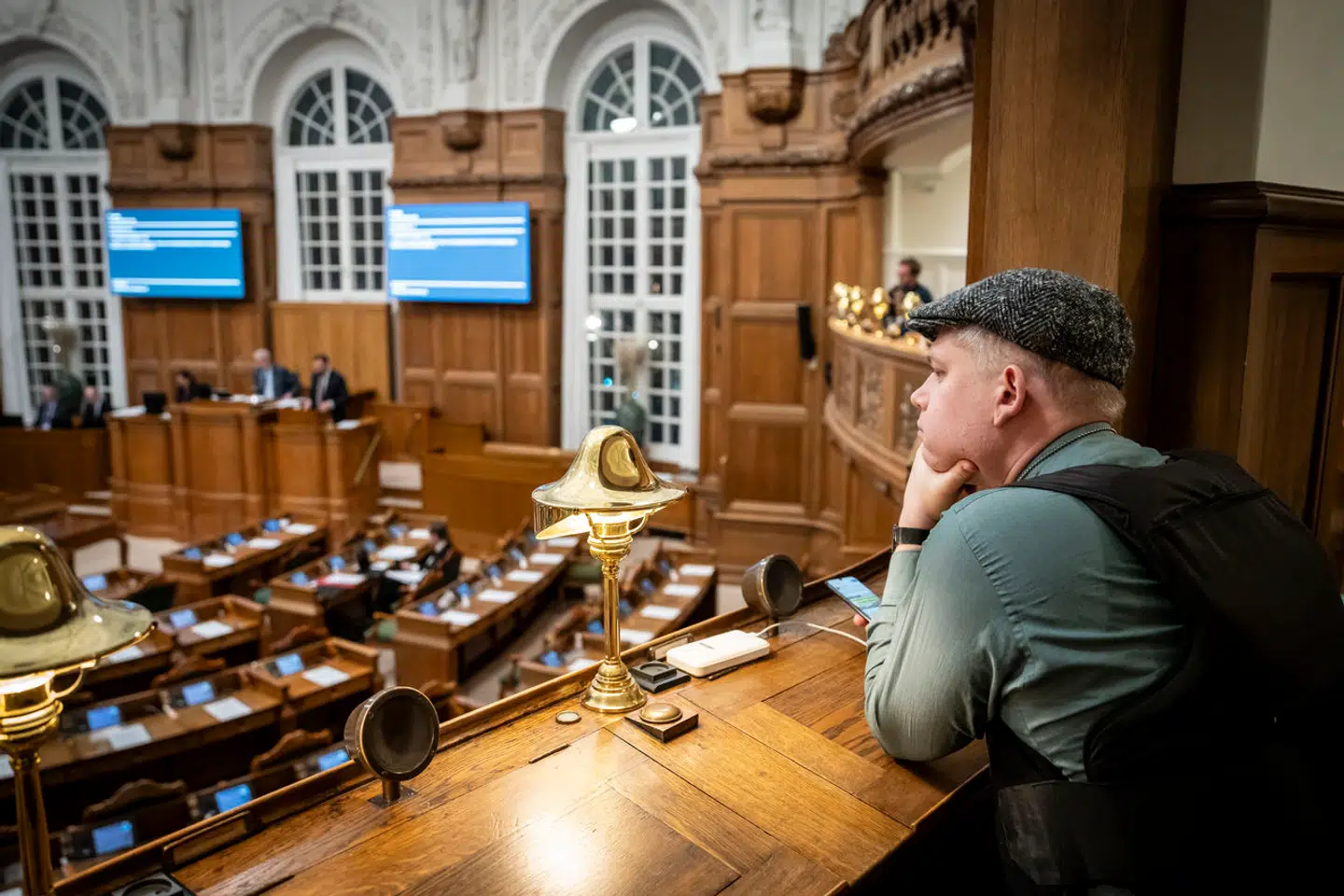 »Vil vi i Danmark virkelig lade voldsparate islamister true os til at begrænse ytringsfriheden?,« spørger Christian Marcussen. Her ses Rasmus Paludan i presselogen i forbindelse med Folketingets førstebehandling af koranloven.