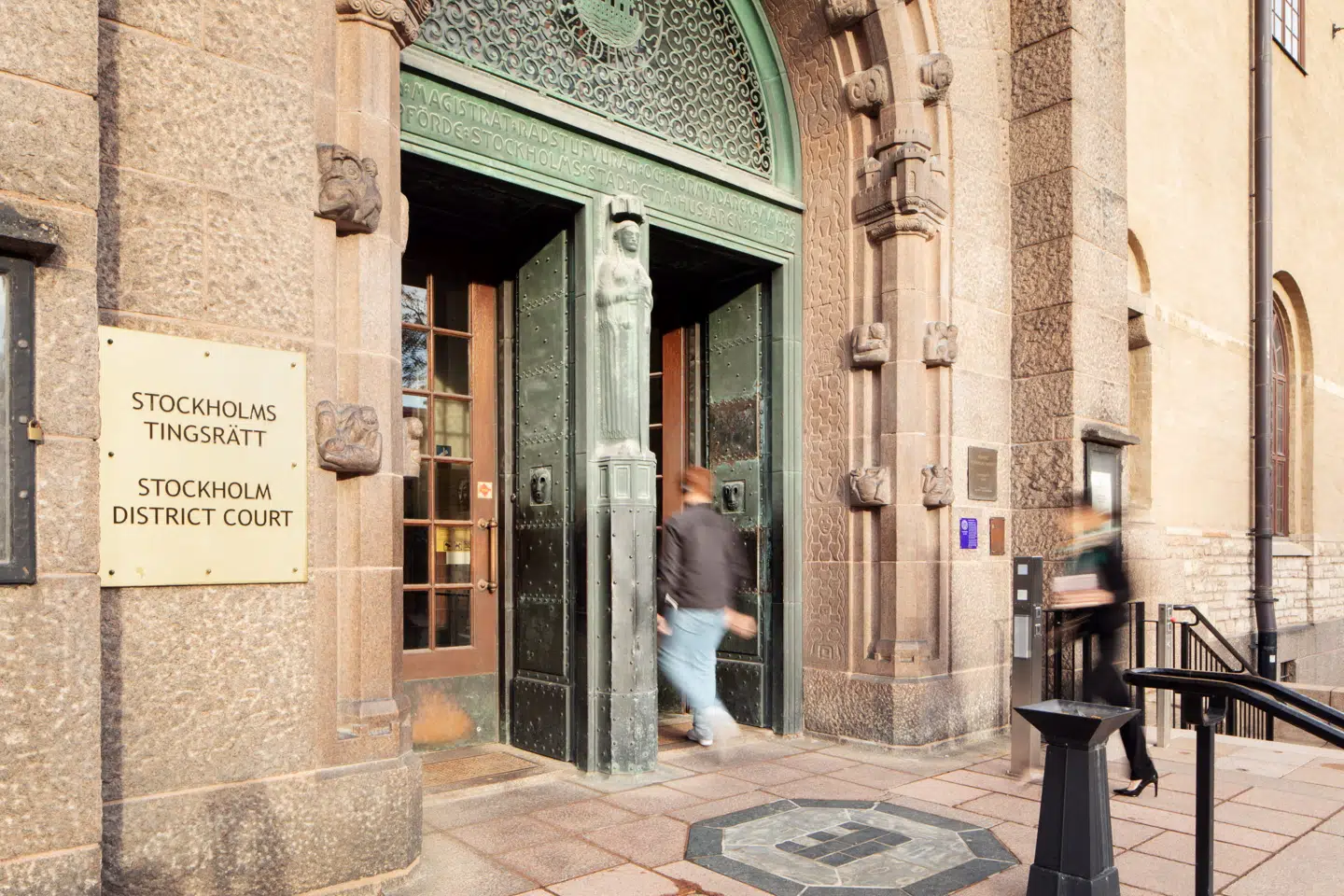 Her ved Stockholms tingsrätt er tre personer fængslet i en større sag om alvorlig økonomisk kriminalitet.