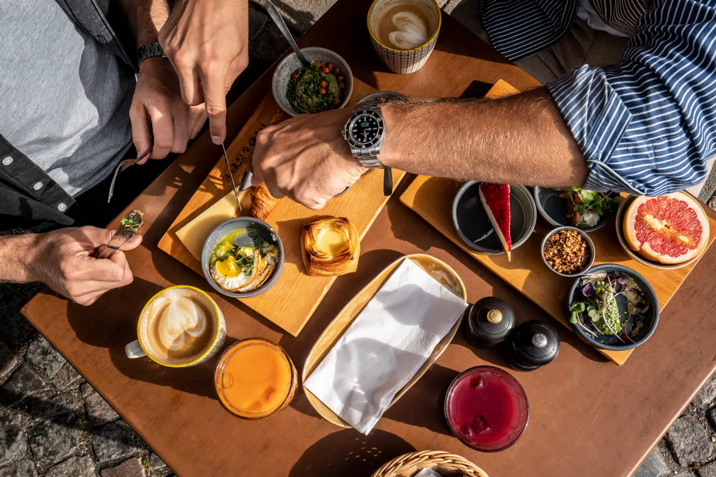 Forskere fra King's College i London har undersøgt, hvor længe man bør vente med at spise for at opnå fordele.