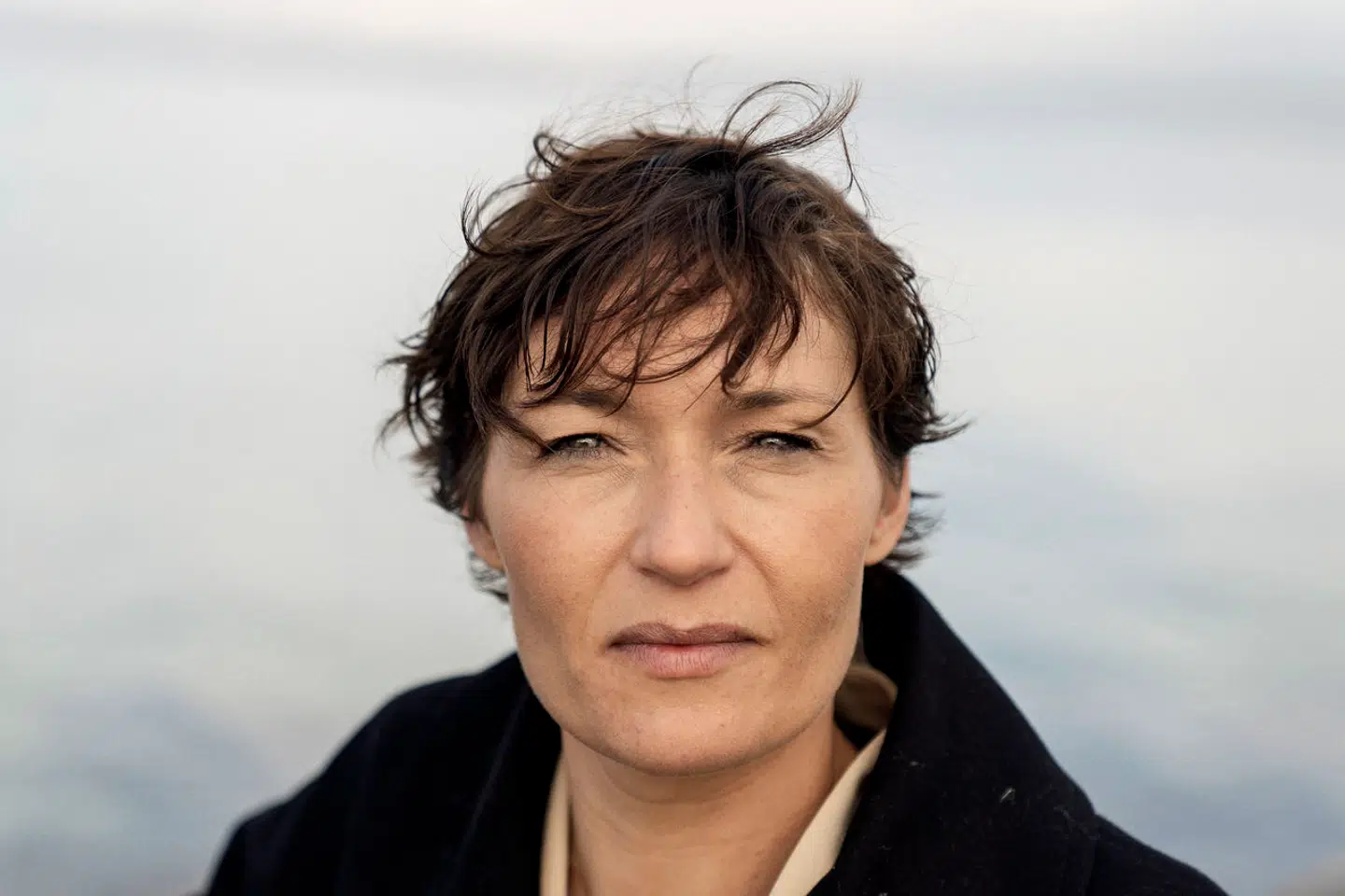 Mia Wagner hører spørgsmålet, men vender sig om og går uden at svare andet end »tak«.