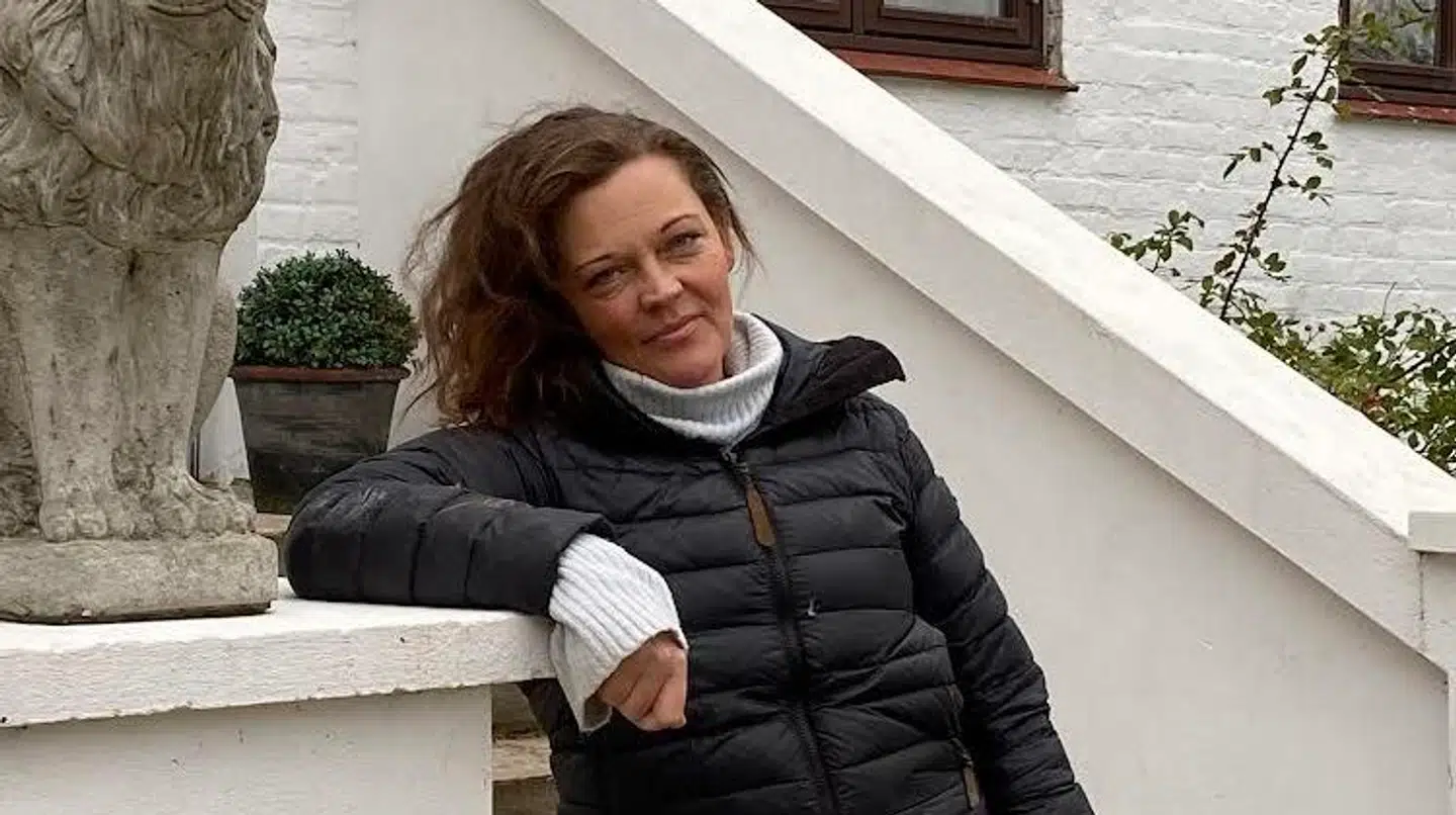 Bella Hessellund har haft et 'katastrofalt' år på grund af Booking.com. Nu sælger hun sin gård.