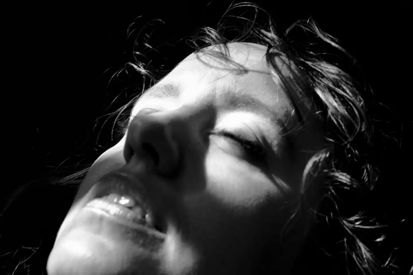 Med bogen »Mit arbejde« beskrev Olga Ravn forholdene på fødegangene med så stor gennemslagskraft, at det førte til lovændringer.