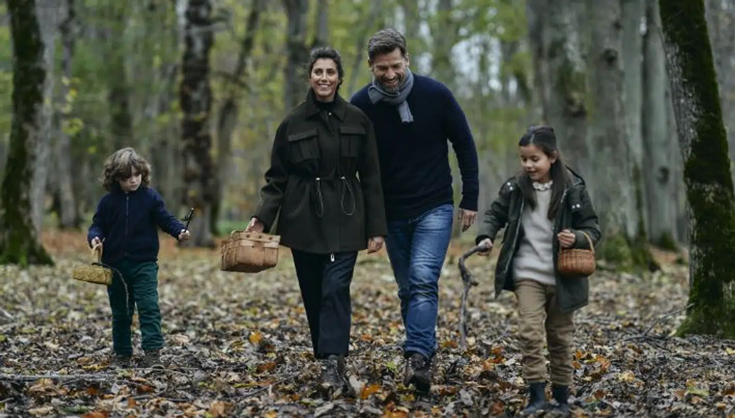 Flora Augsta yderst til højre i filmen 'Smagen af sult'.
