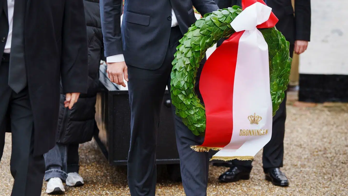 Krans fra Dronningen til Skuespiller Jørgen Holger Reenbergs begravelse i Søllerød Kirke, torsdag den 23. november 2023.. (Foto: Liselotte Sabroe/Ritzau Scanpix)