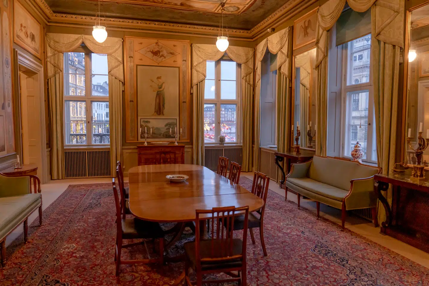 Den fine spisestue i Erichsens Palæ. Ikke nogen dårlig udsigt til aftensmaden.