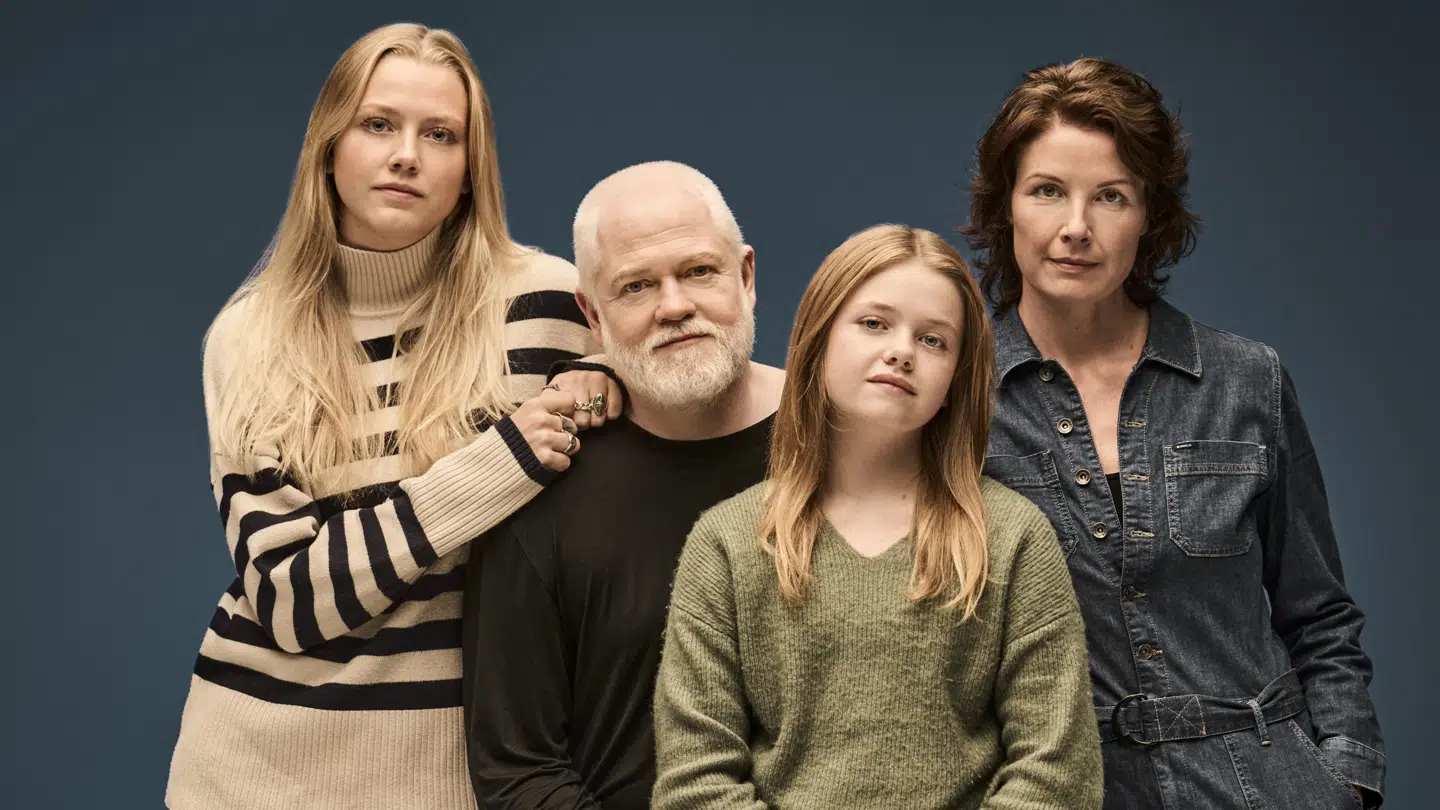 Esben og Charlotte Dalgaard sammen med døtrene Alberte (forrest) og Olivia, som Esben Dalgaard fik i et tidligere forhold.