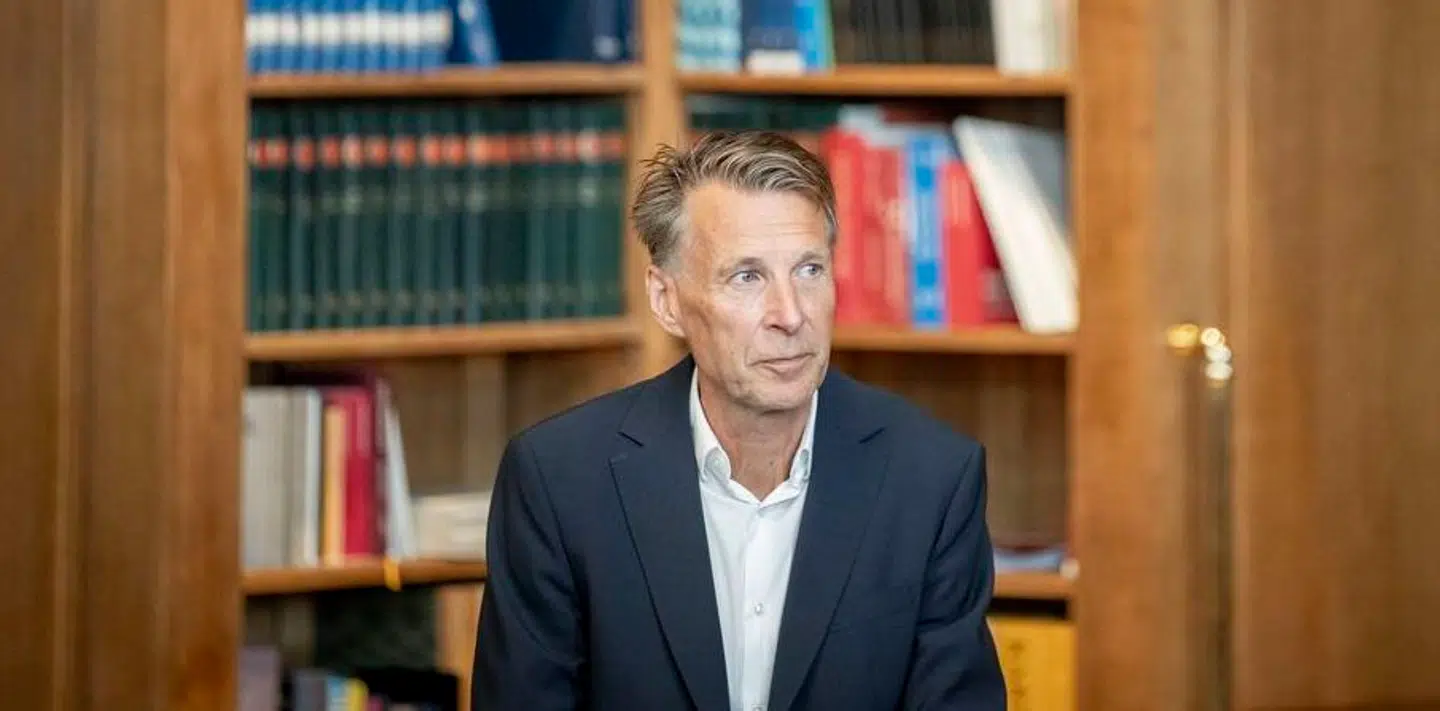 Socialdemokratiet har sikret sig en aftale med løsgængeren Jon Stephensen, som styrker regeringens parlamentariske flertal, som ellers så ud til at være forsvundet med Mike Fonsecas afgang fra Moderaterne.