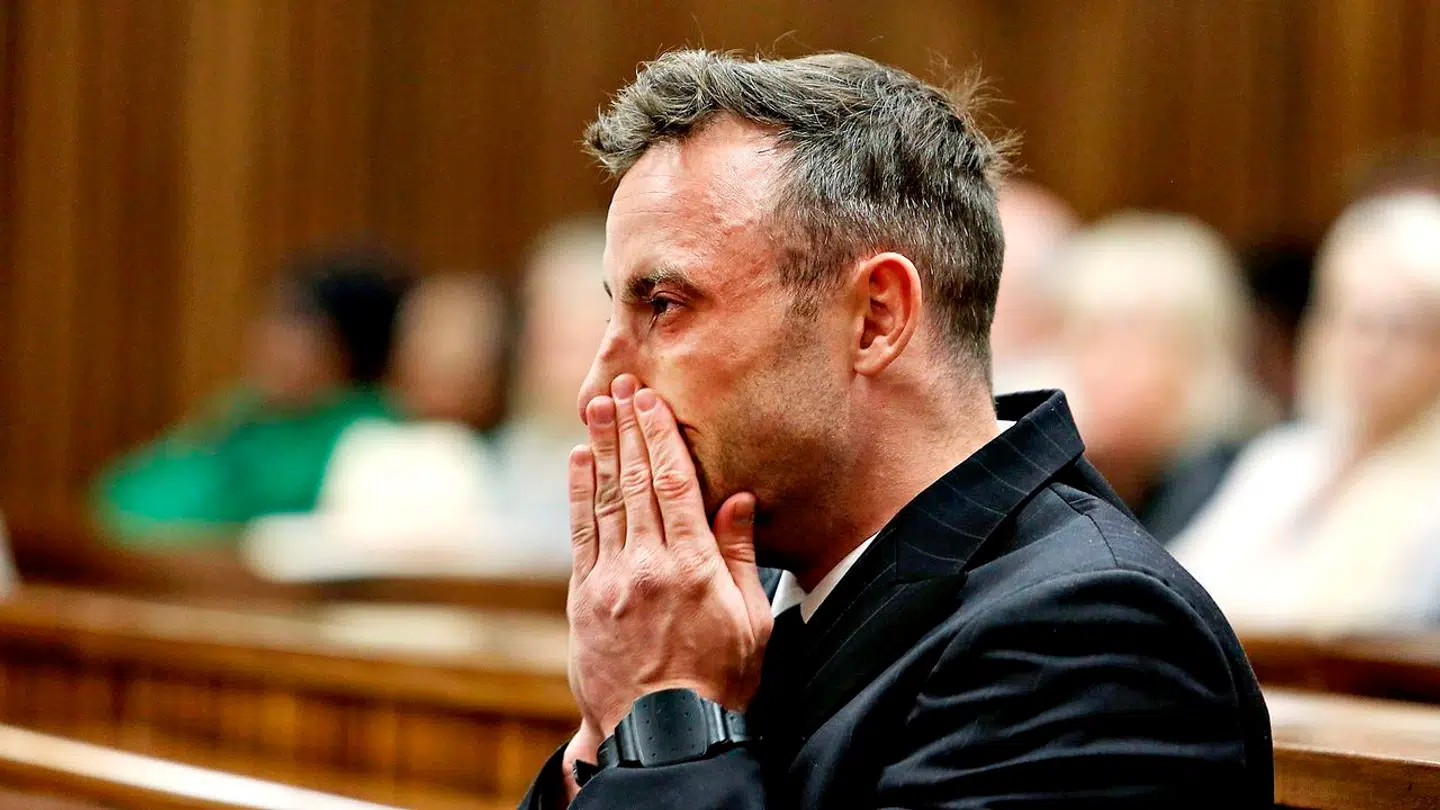 Oscar Pistorius i tårer i retten den 15. juni 2016.