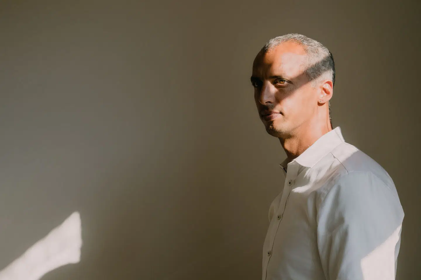 Mattias Tesfaye har set en række eksempler, der bekræfter ham i, at antisemitisme er ved at rykke ind i det danske skolevæsen.